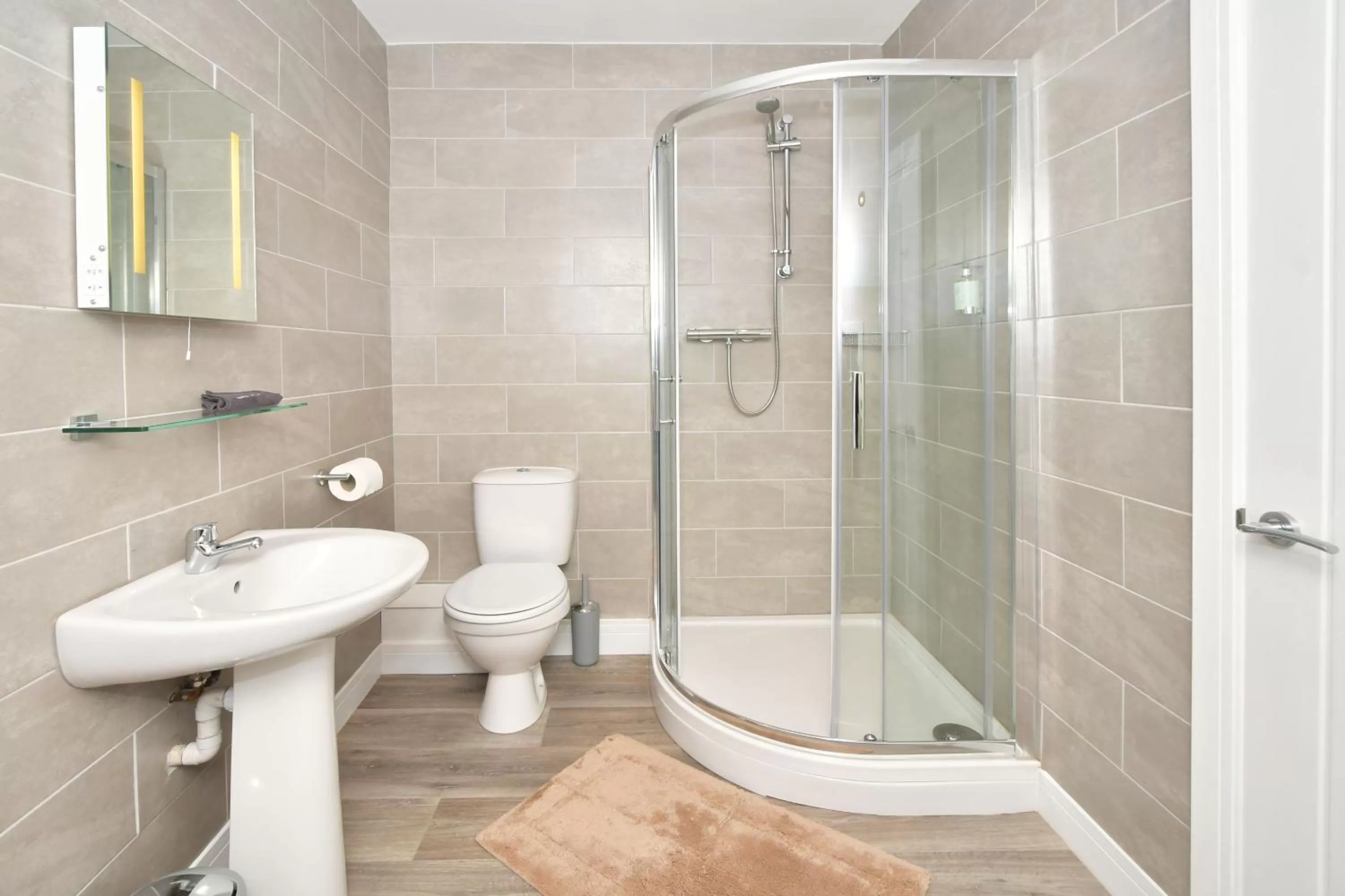 Shower in The Royal Oak