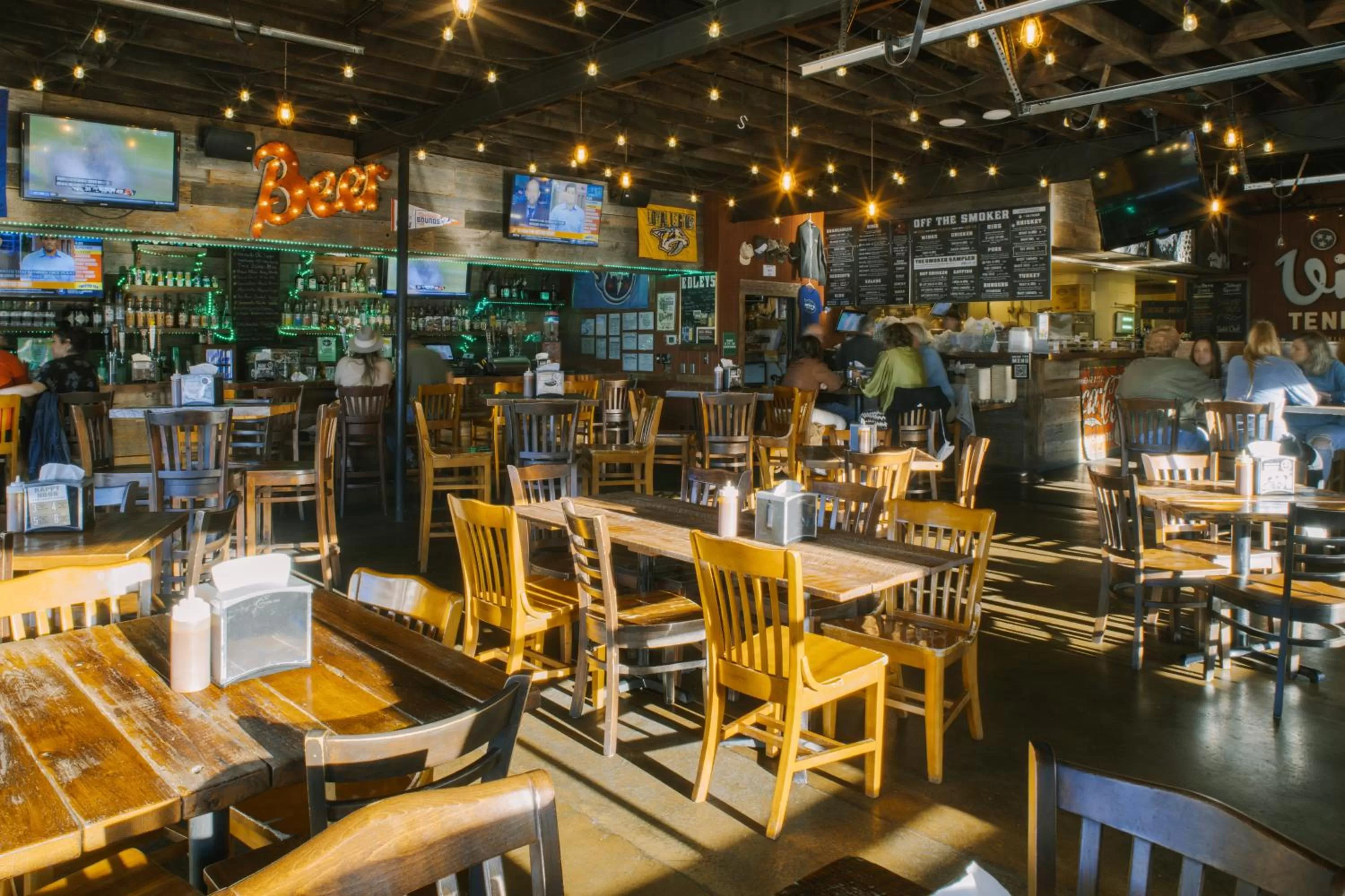 Restaurant/Places to Eat in Sonder The Lookout