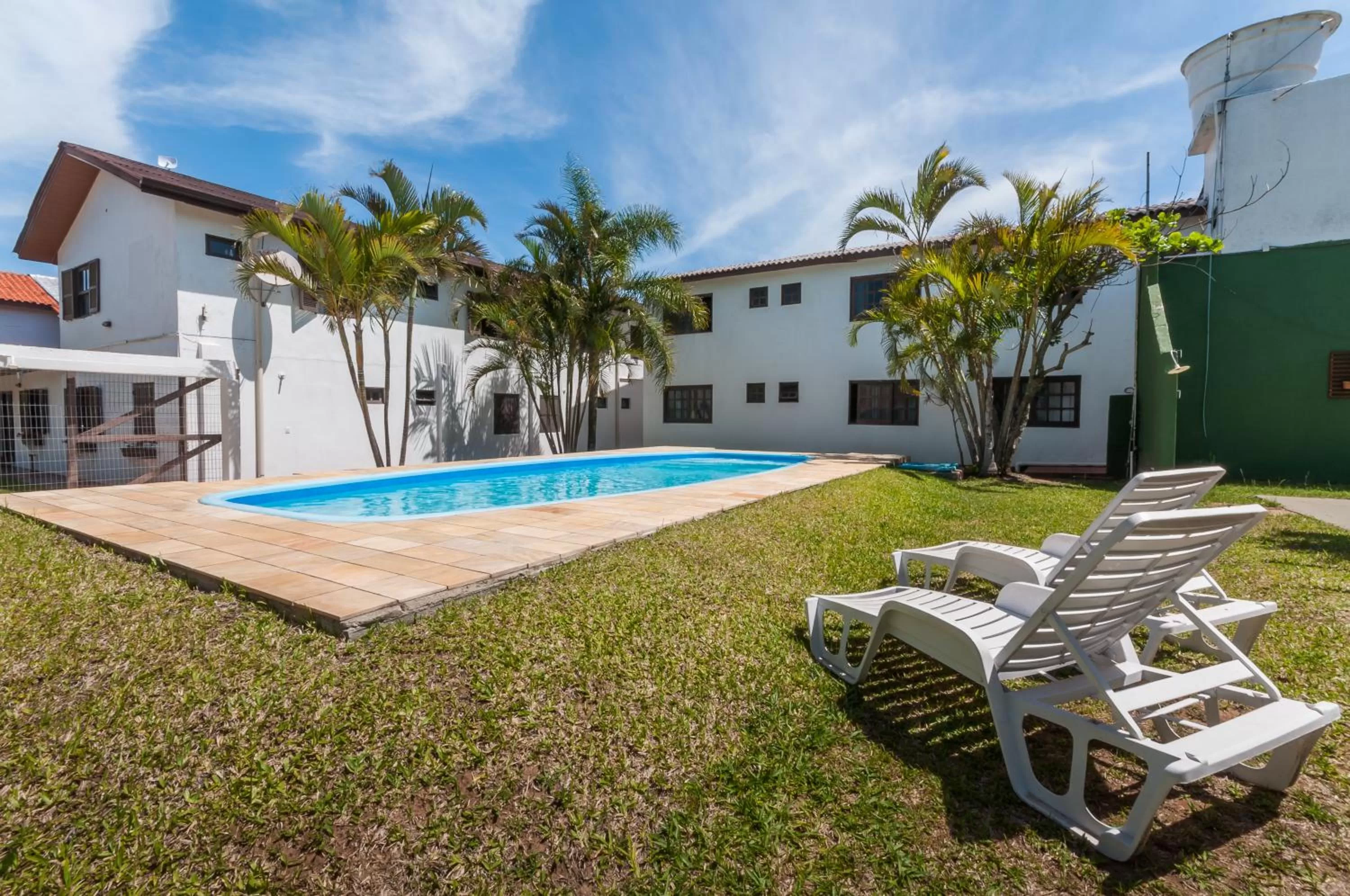 Swimming pool in Pousada Itapeva