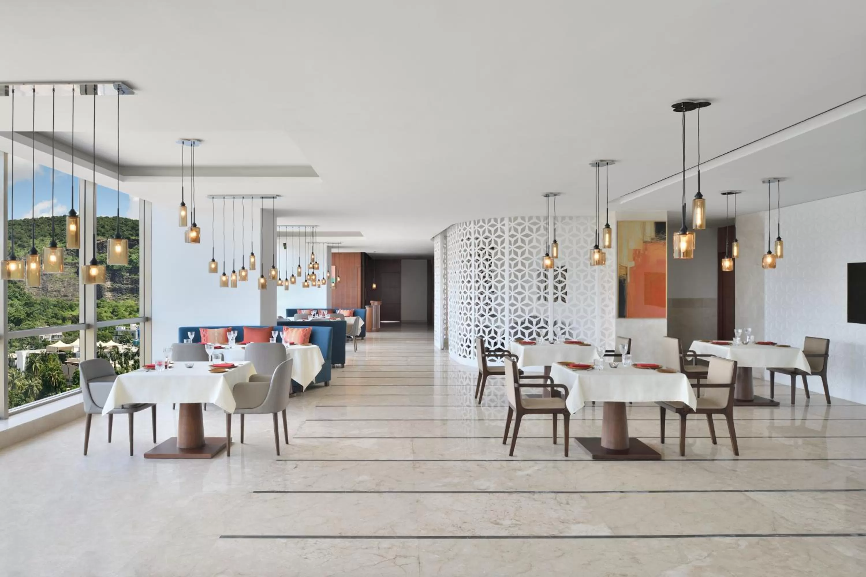 Restaurant/places to eat in Courtyard by Marriott Navi Mumbai