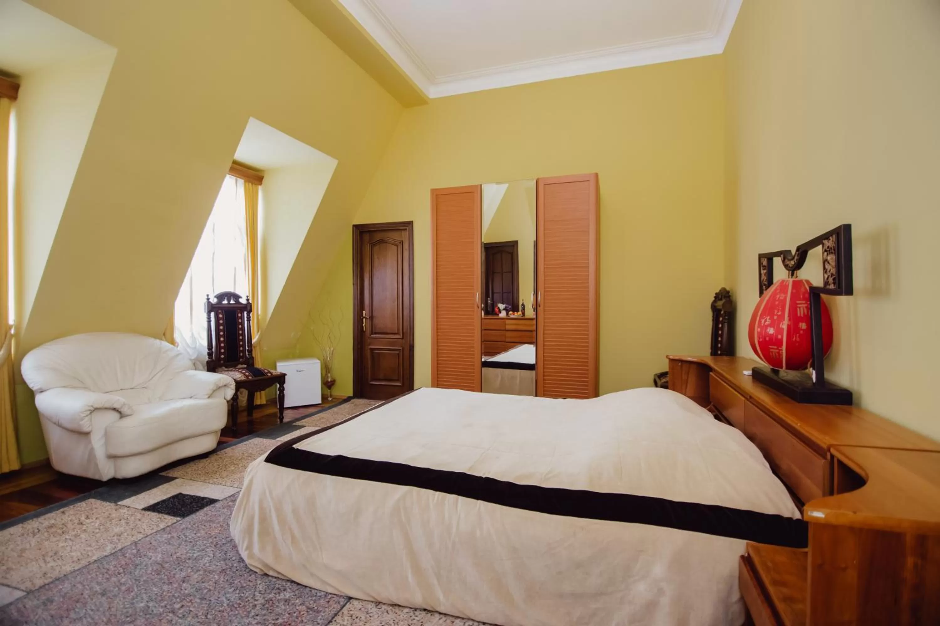 Photo of the whole room in Hotel Queen-Batumi