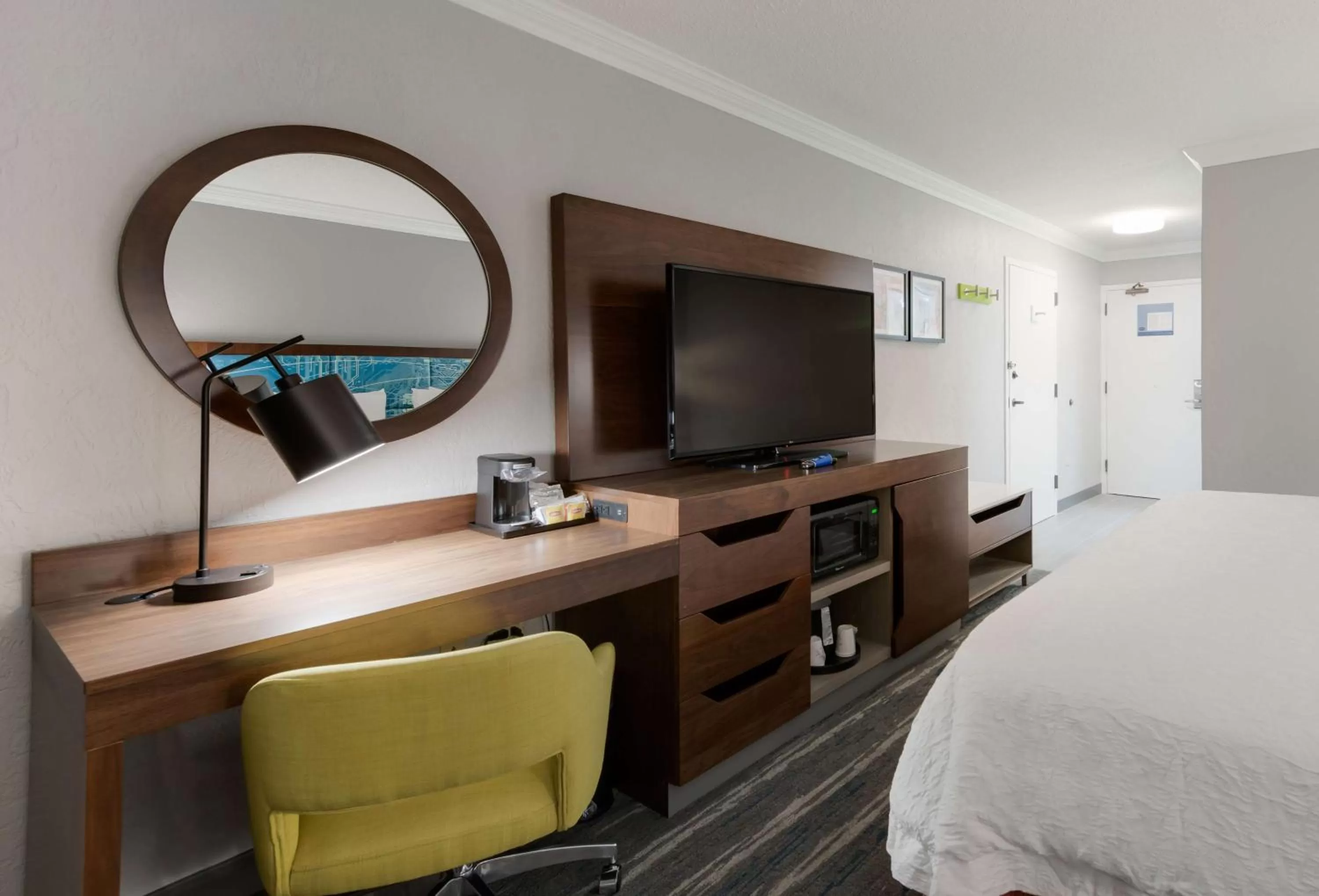 Bedroom, Bed in Hampton Inn & Suites Chicago-Hoffman Estates
