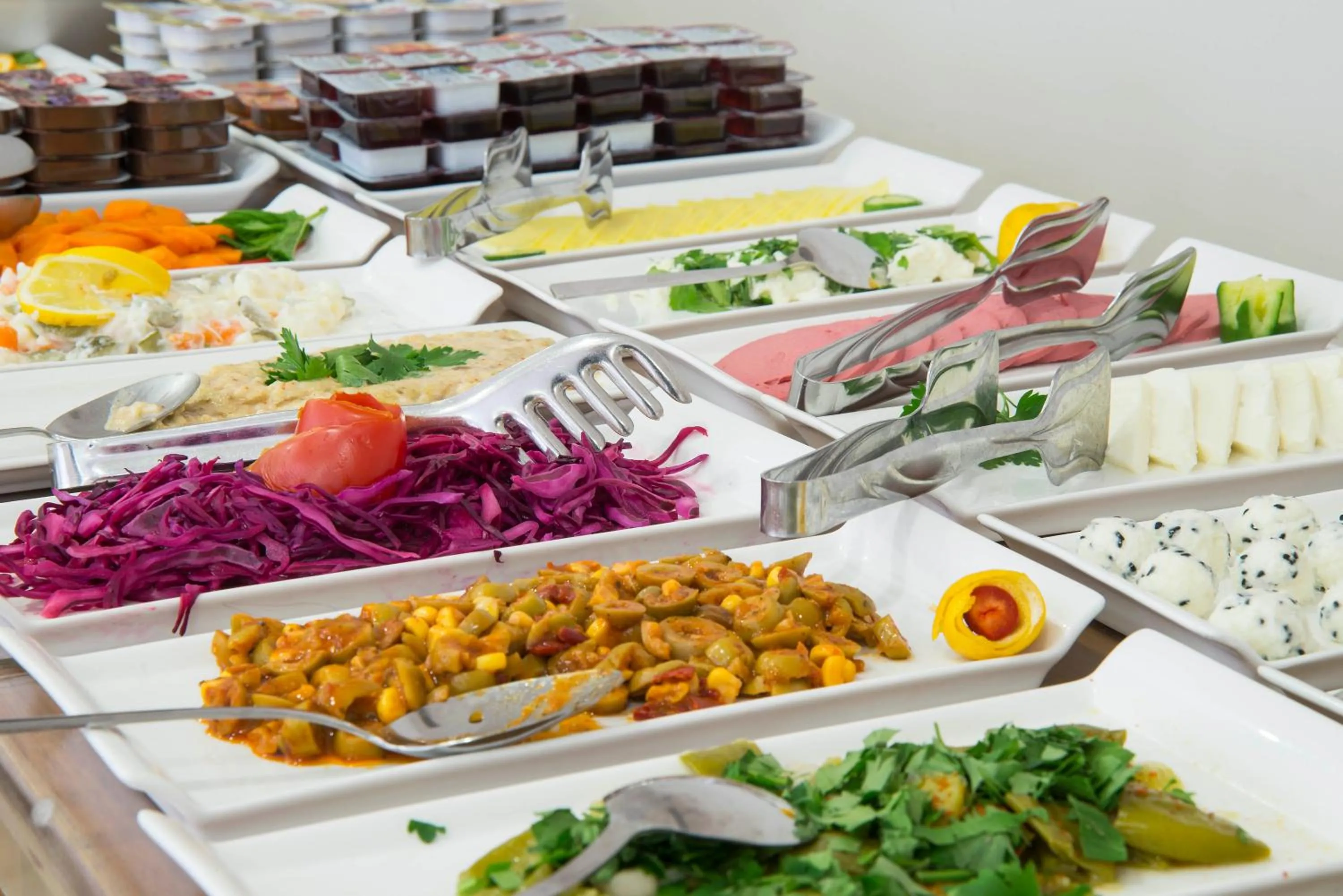 Food and drinks in Lalinn Hotel