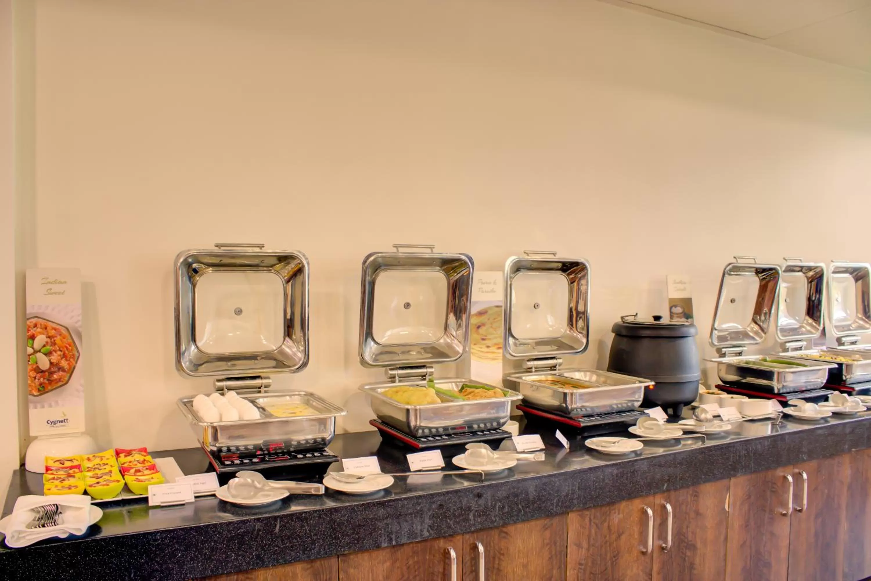 Restaurant/places to eat in Cygnett Inn Trendz