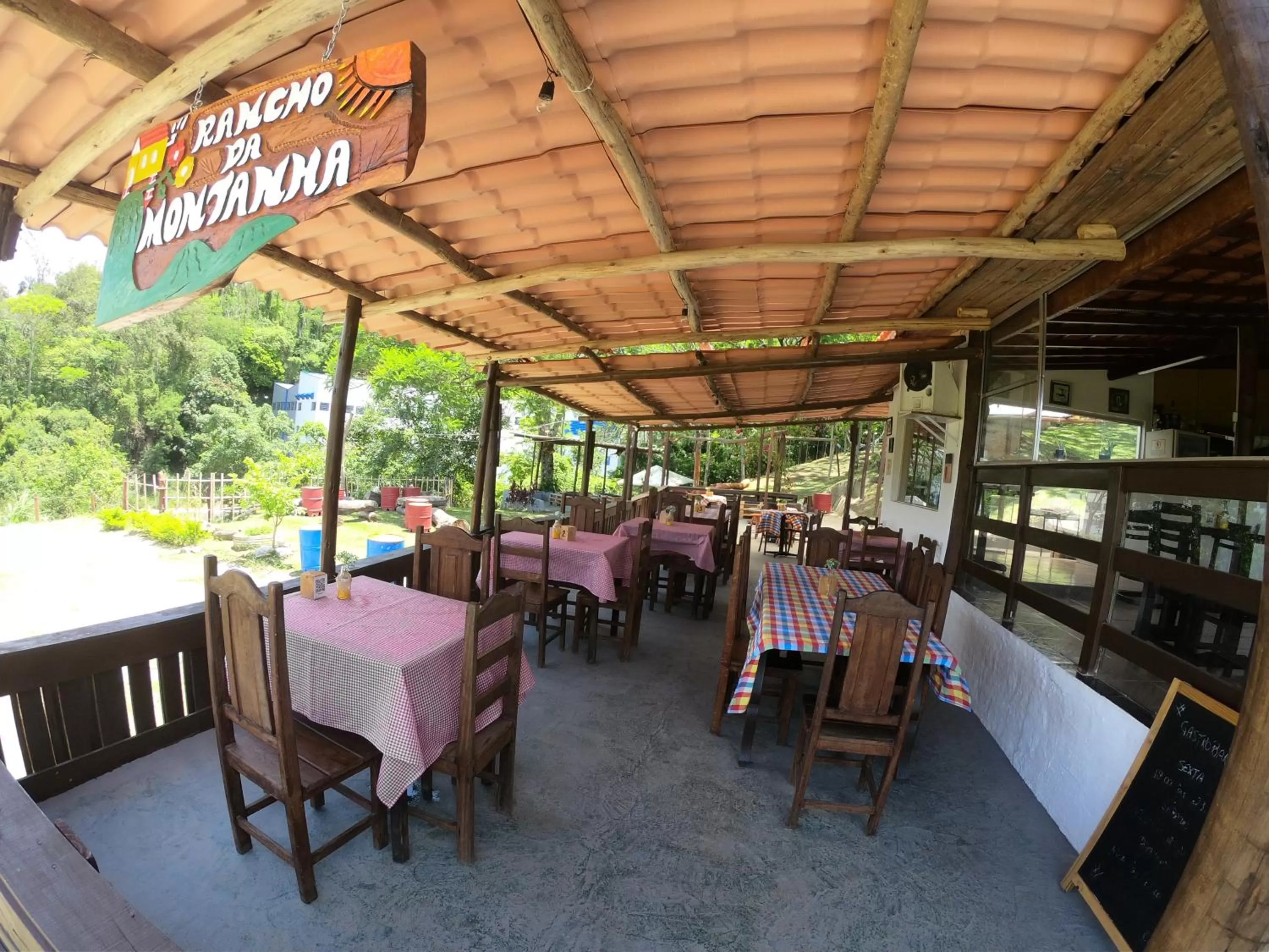 Restaurant/places to eat in Pousada Solar da Montanha
