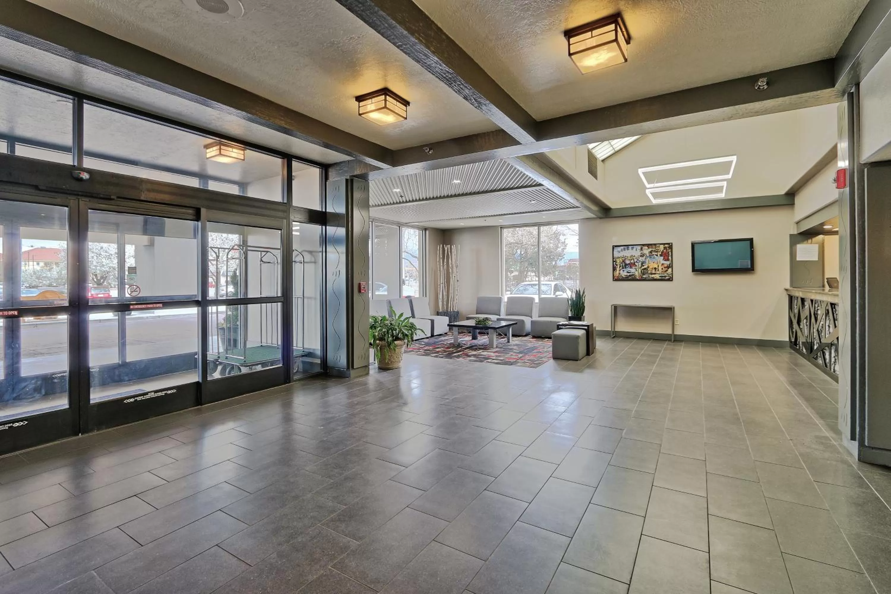 Facade/entrance in Ramada by Wyndham Albuquerque Midtown