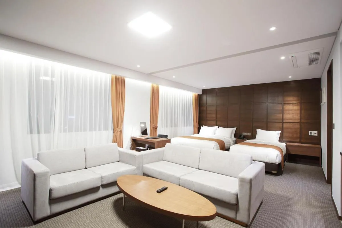 Bed in Gangneung City Hotel