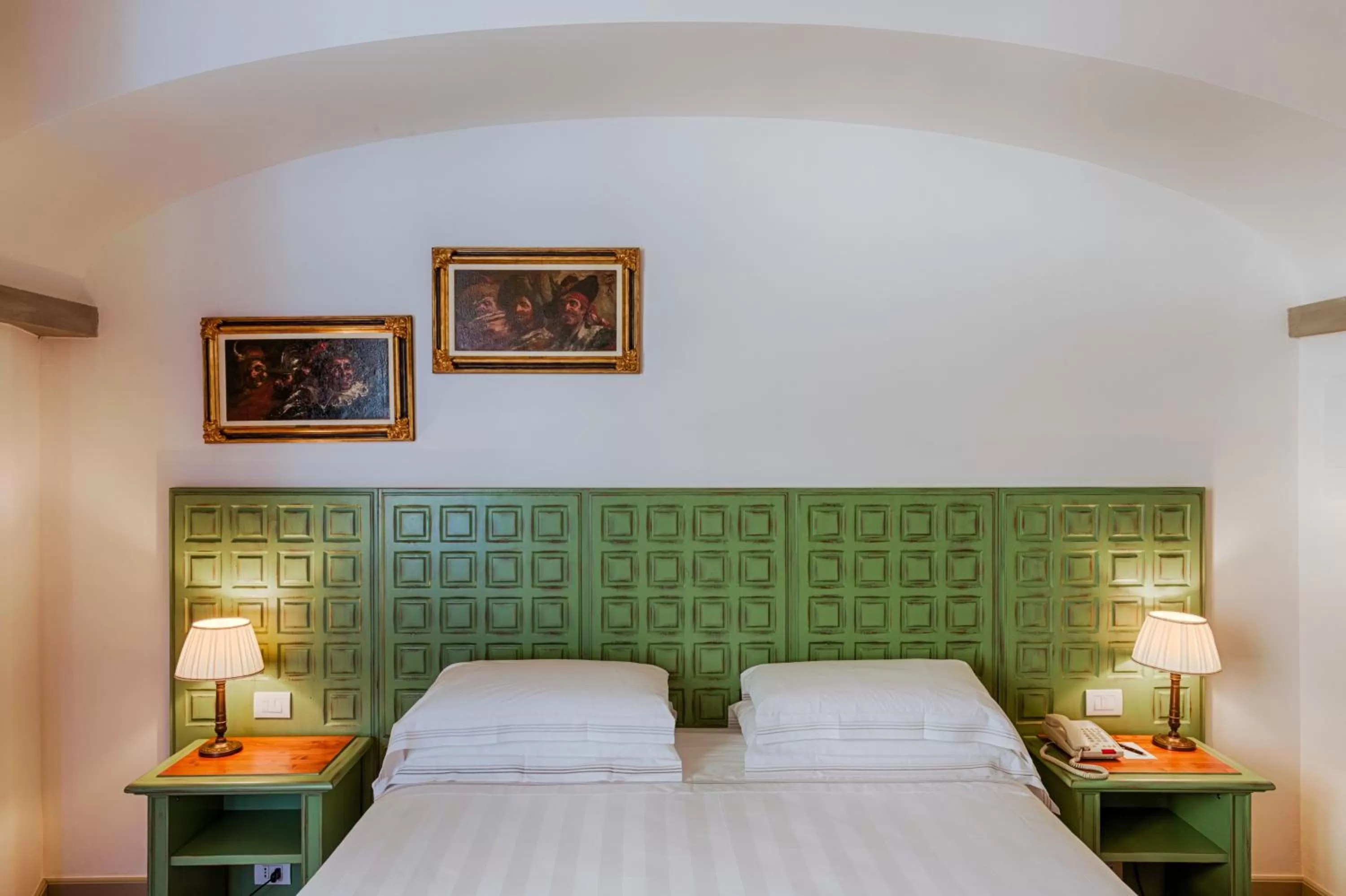 Photo of the whole room, Bed in Hotel Mulino di Firenze - WorldHotels Crafted