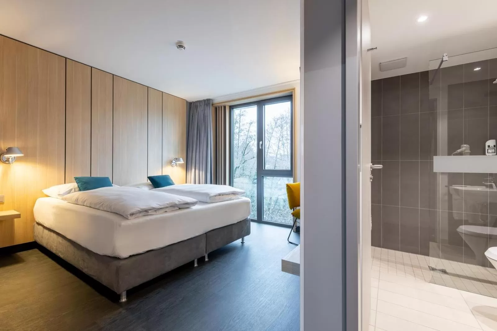 Photo of the whole room, Bed in Serways Hotel Hösel