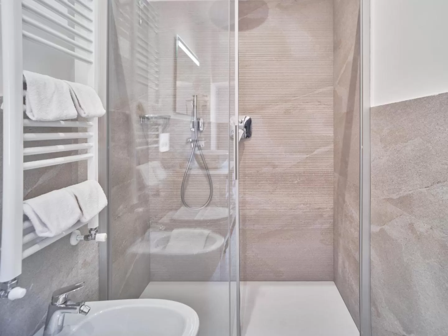 Toilet in Hotel Medusa