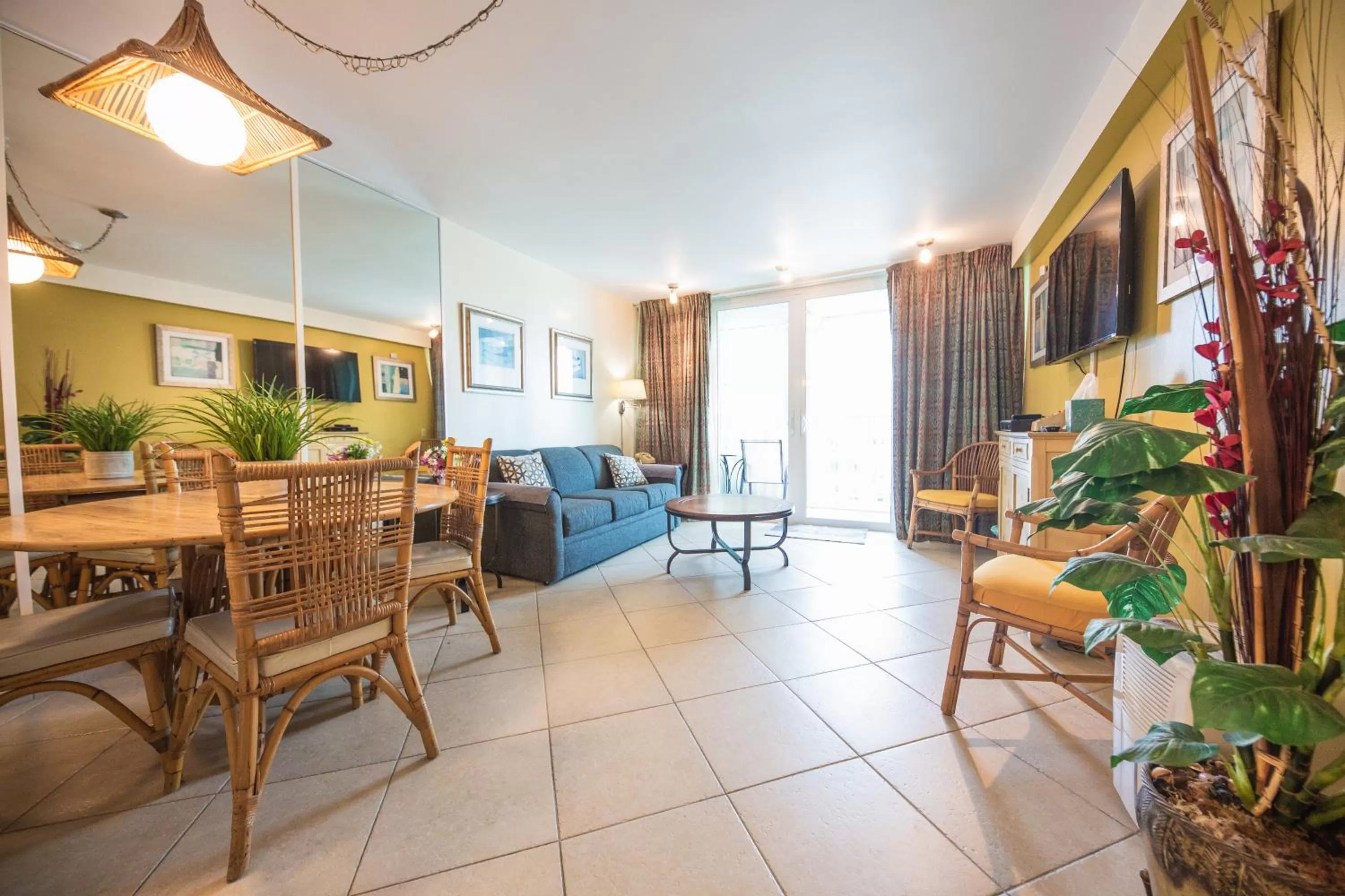 Photo of the whole room, Seating Area in ESJ Towers by Chana