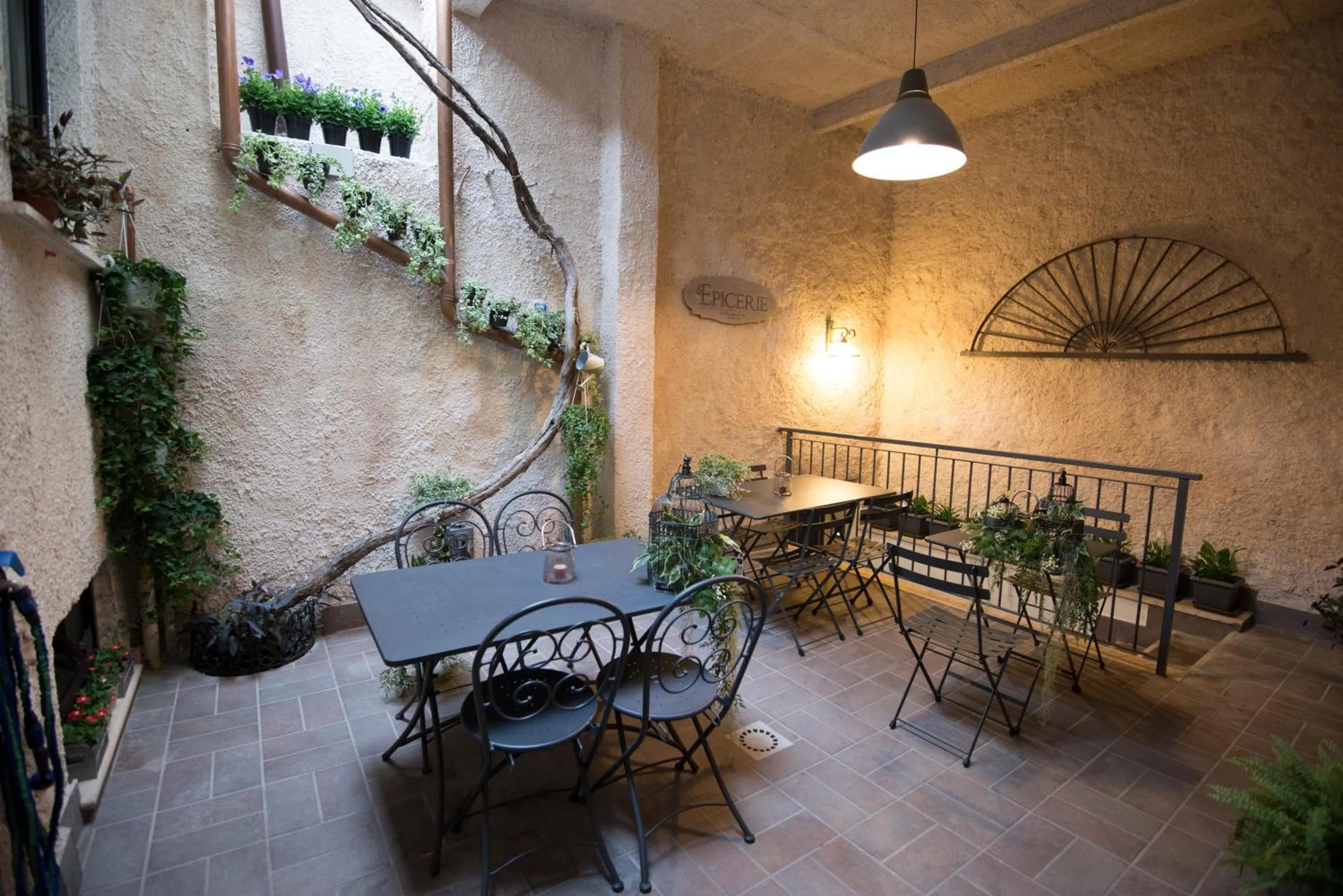 Patio in Halex room&food