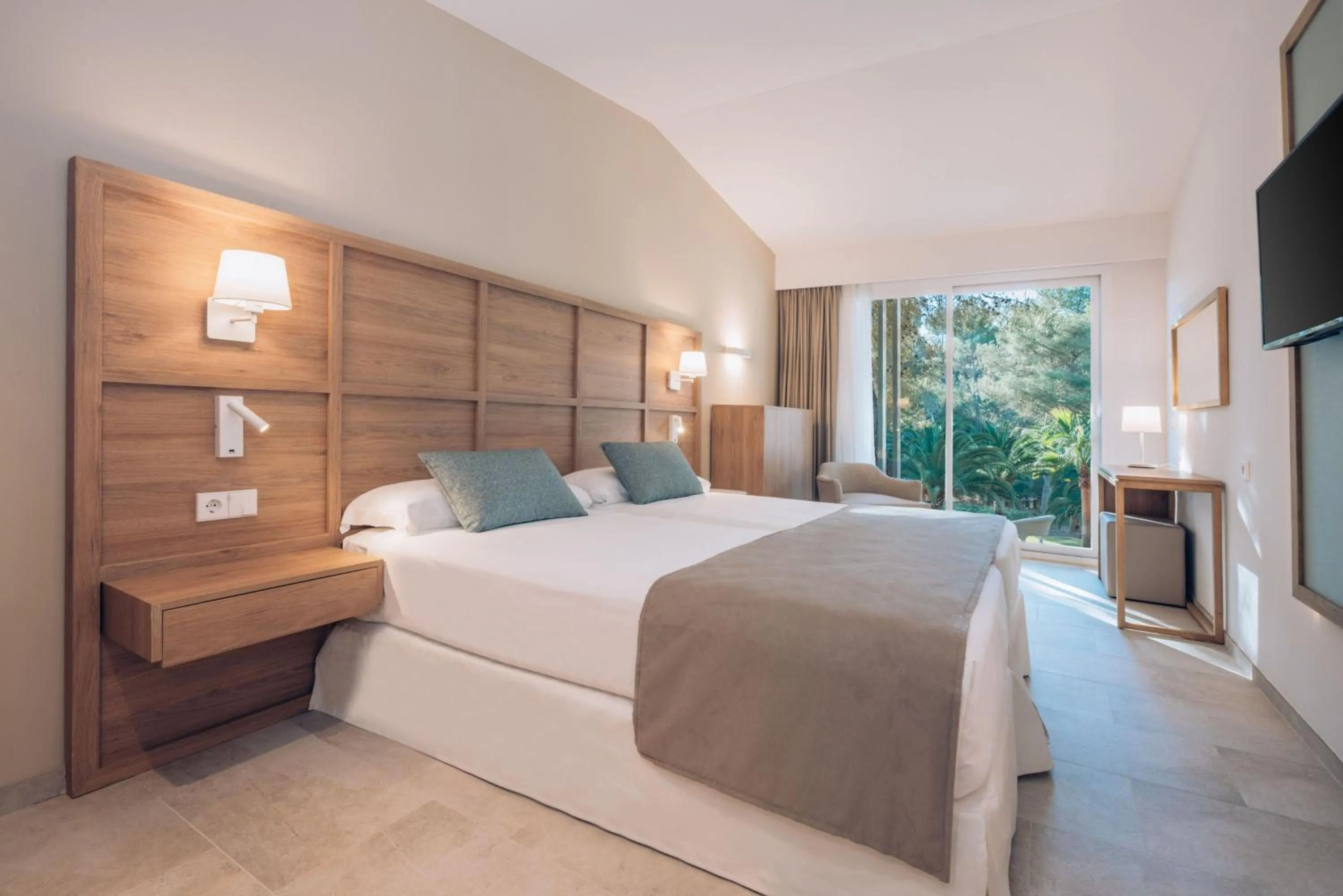 Bed in Iberostar Waves Cala Domingos All Inclusive