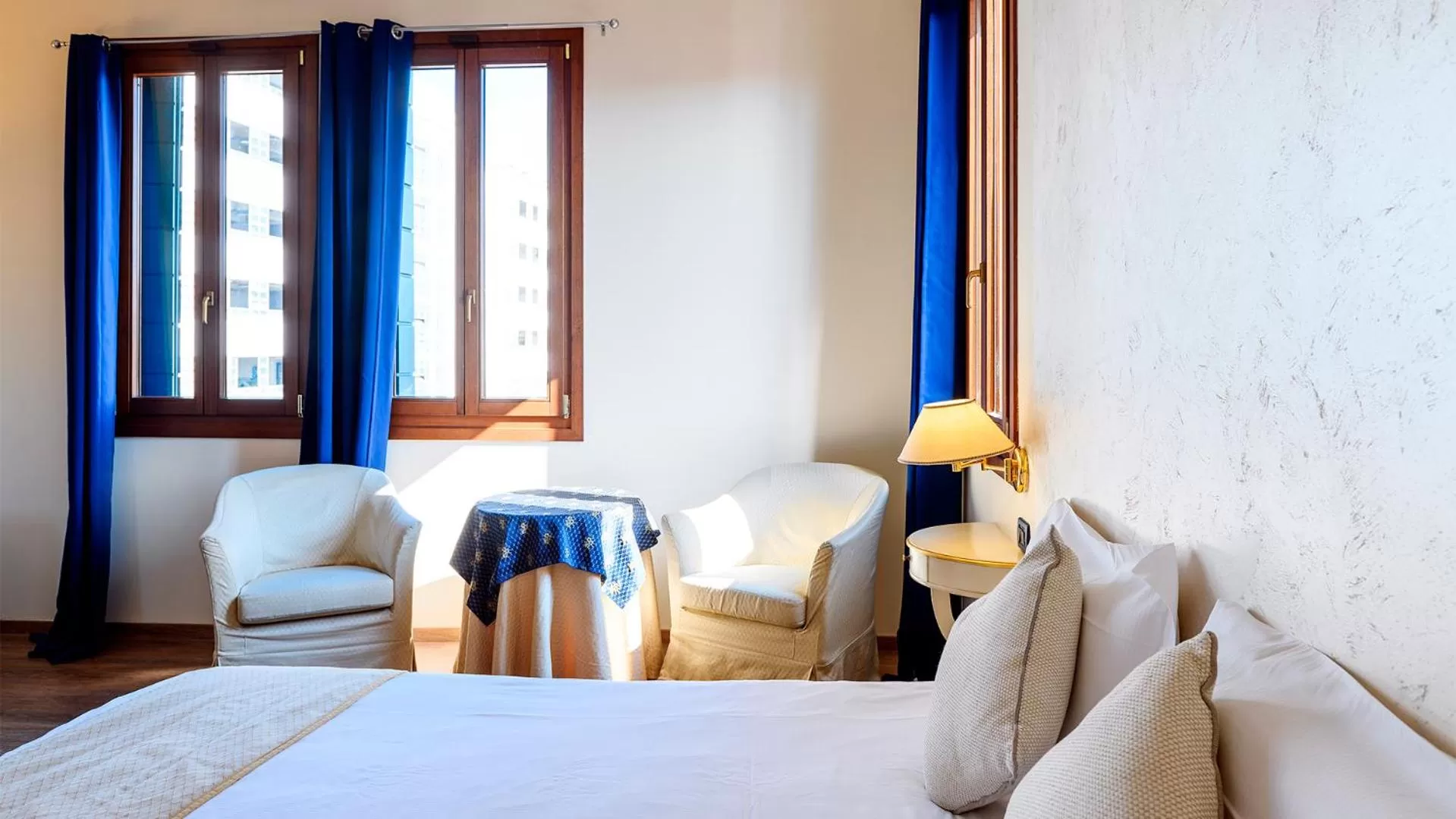 Photo of the whole room, Bed in Cà Doge