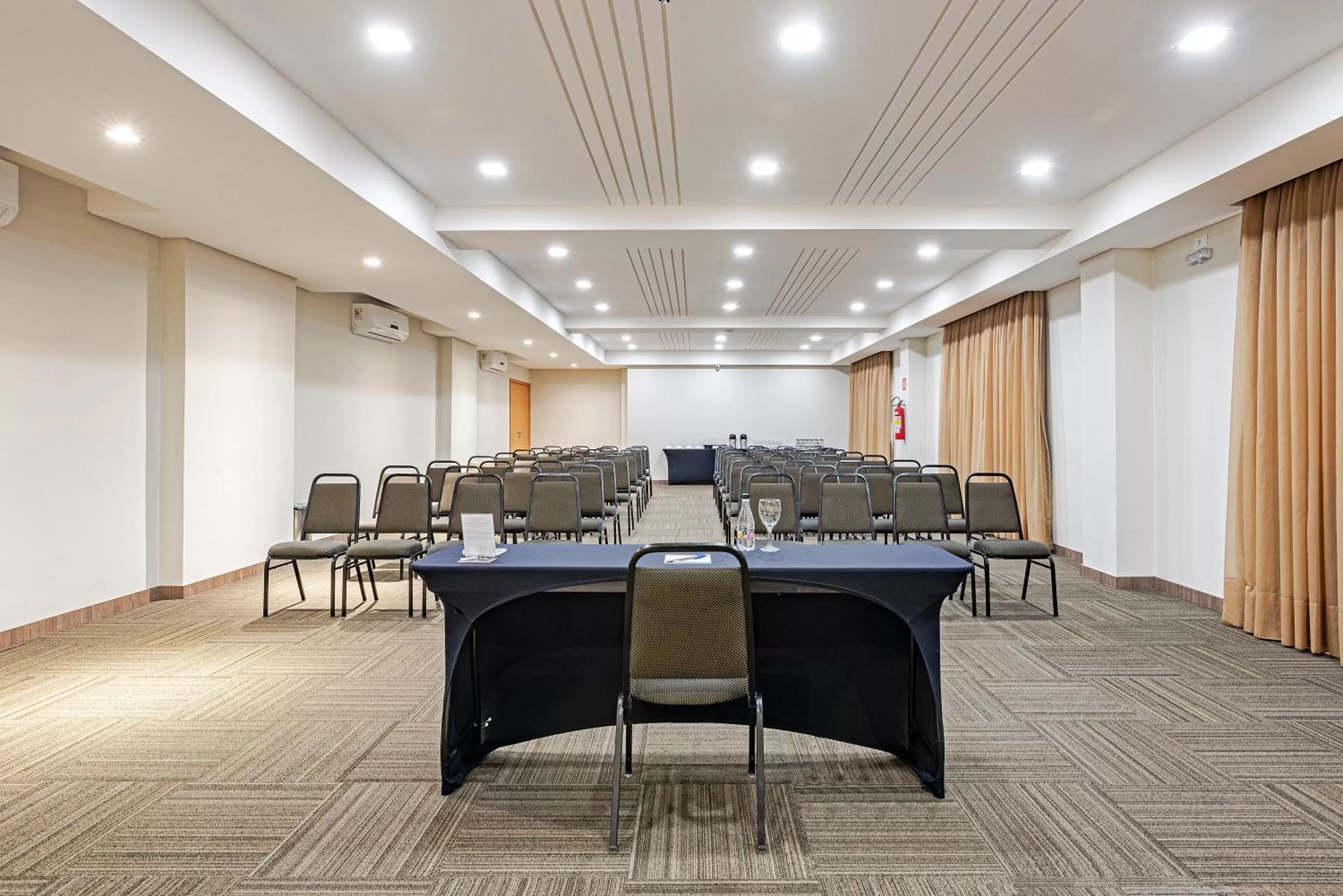 Meeting/conference room in Slim Curitiba Av das Torres