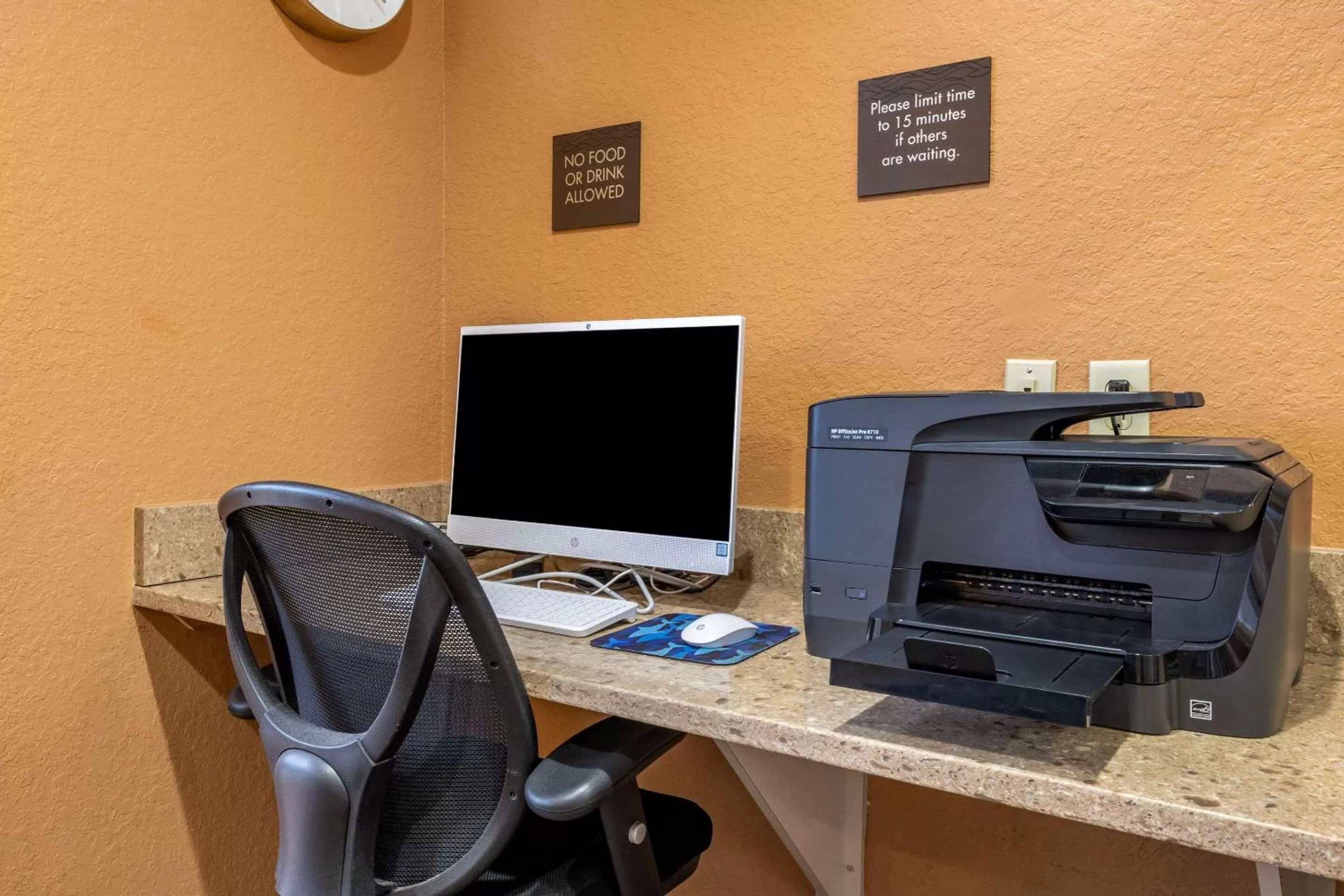 Business facilities in Comfort Inn & Suites Orlando North