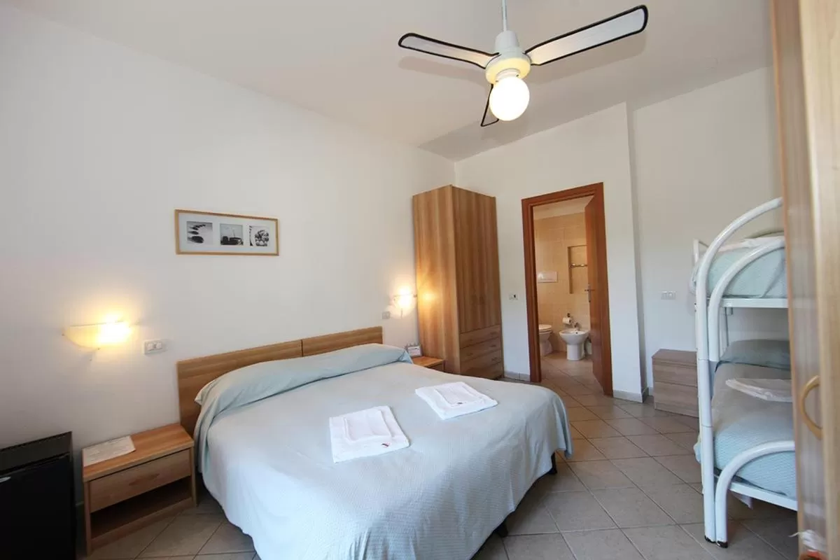 Toilet, Bed in Hotel Villa Wanda