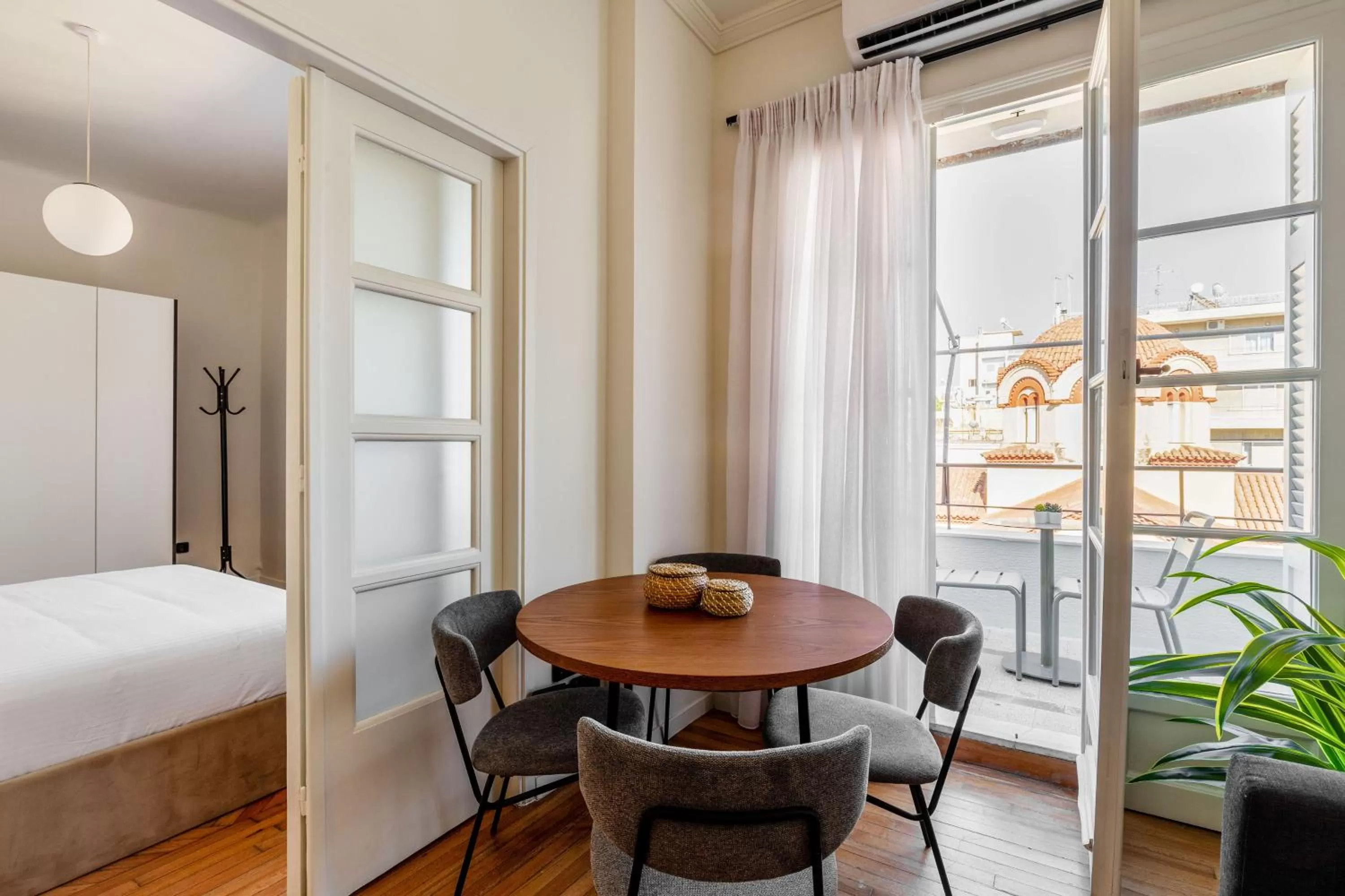 Dining area in ZOIA The Met by UPSTREET