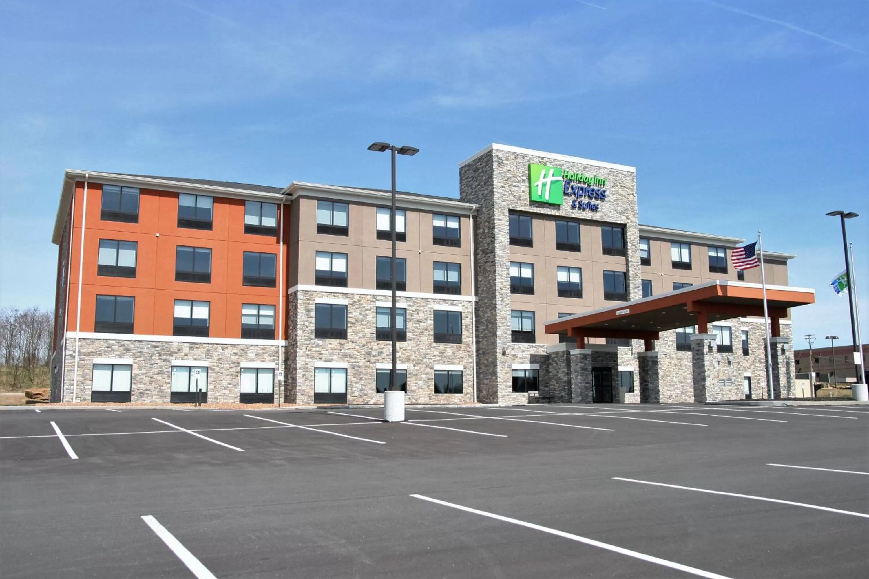 Holiday Inn Express & Suites Clarion by IHG