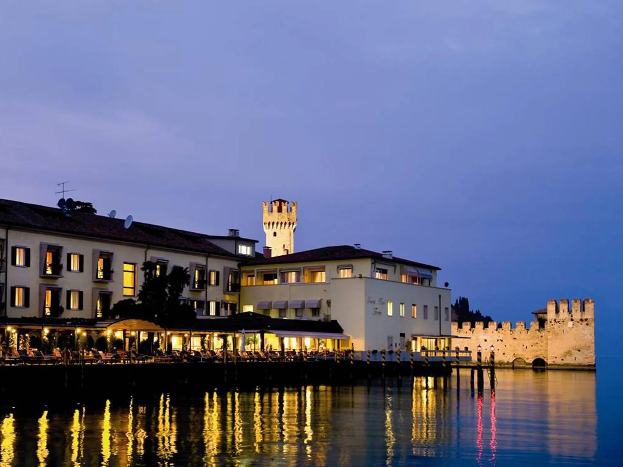 Facade/entrance in Grand Hotel Terme Sirmione