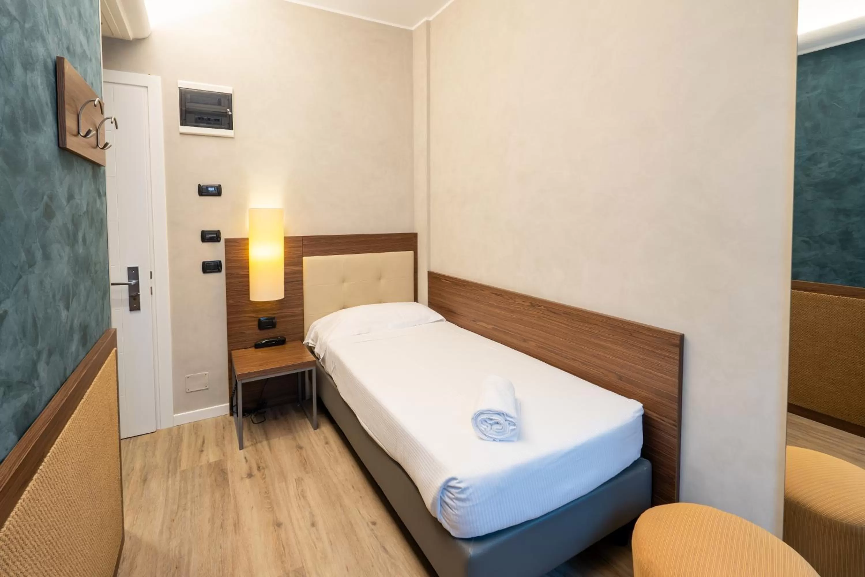 Bed in Hotel Des Etrangers