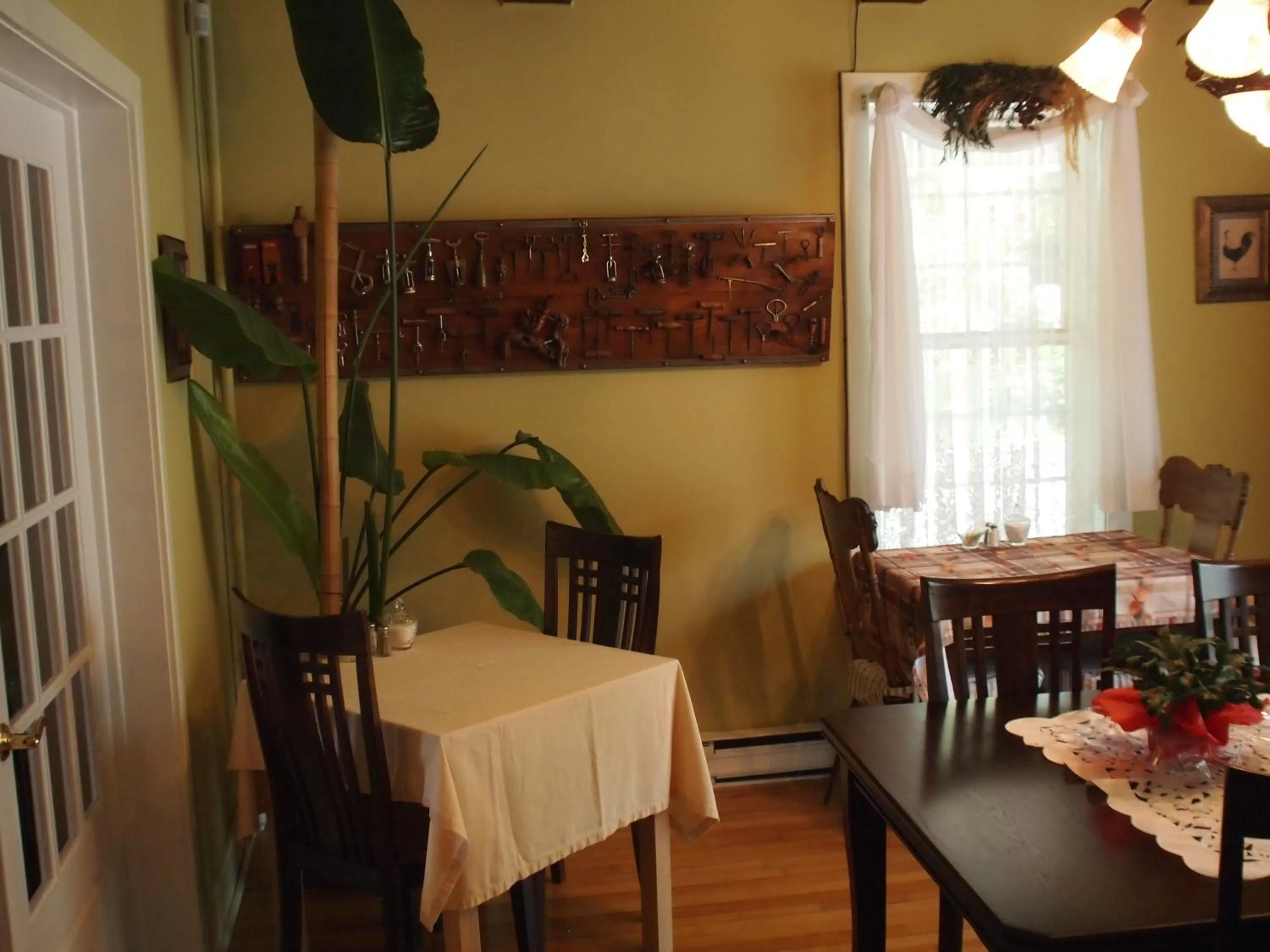 Restaurant/places to eat in Au Manoir de la rue Merry