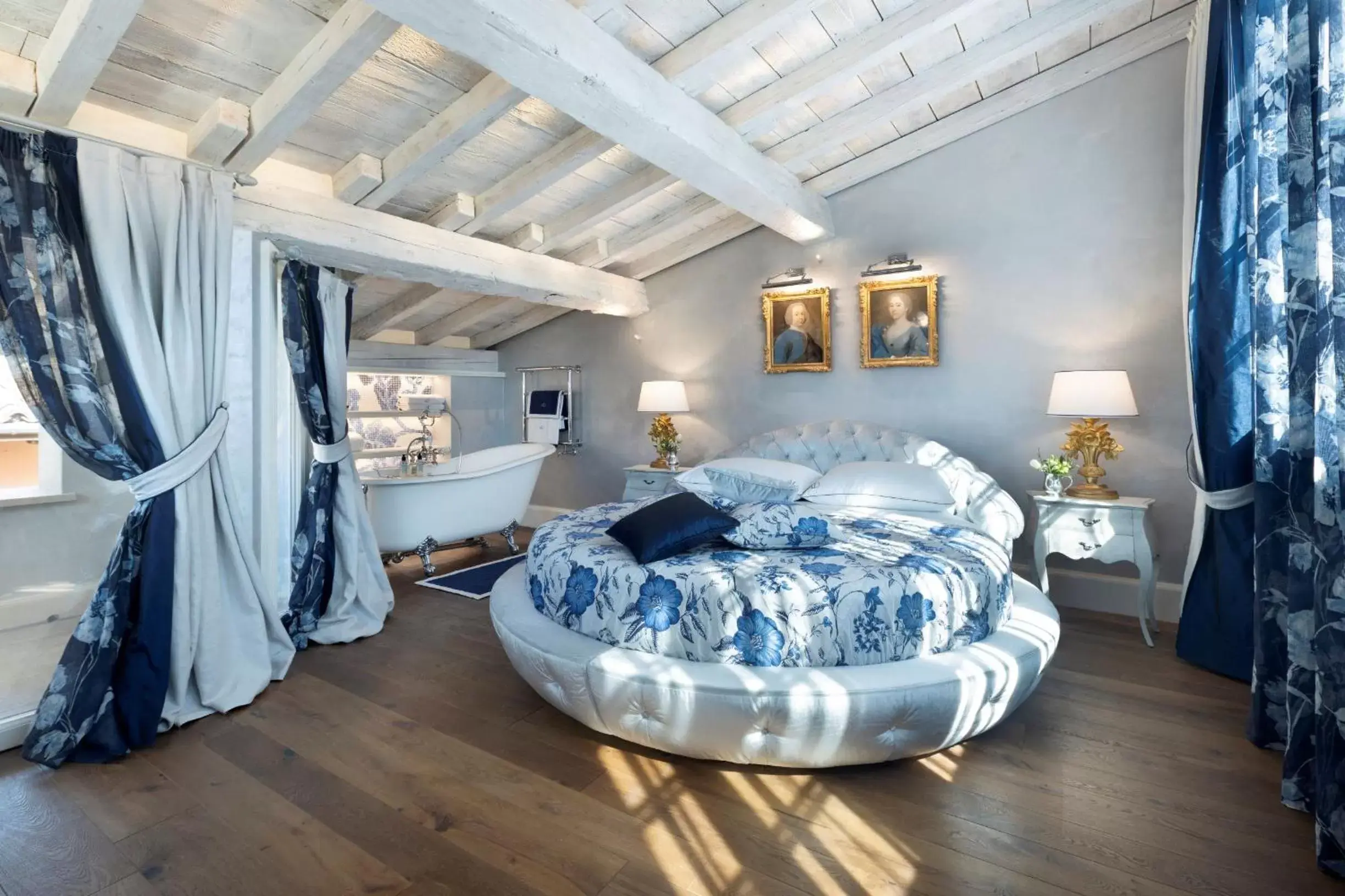 Suite with Terrace in Antica Dimora Desenzano Suite with Terrace in Antica Dimora Desenzano