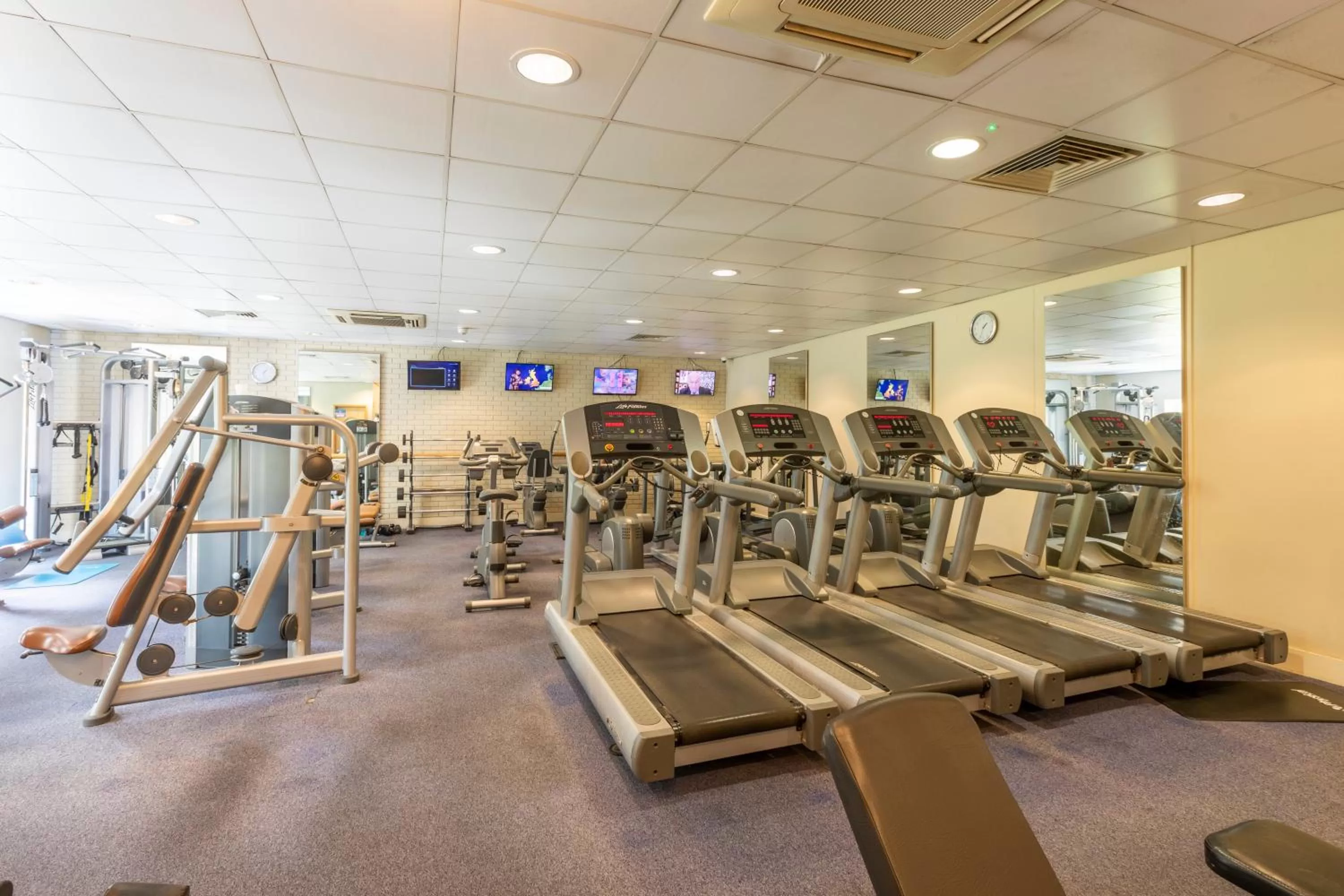 Fitness centre/facilities in Holiday Inn Guildford by IHG
