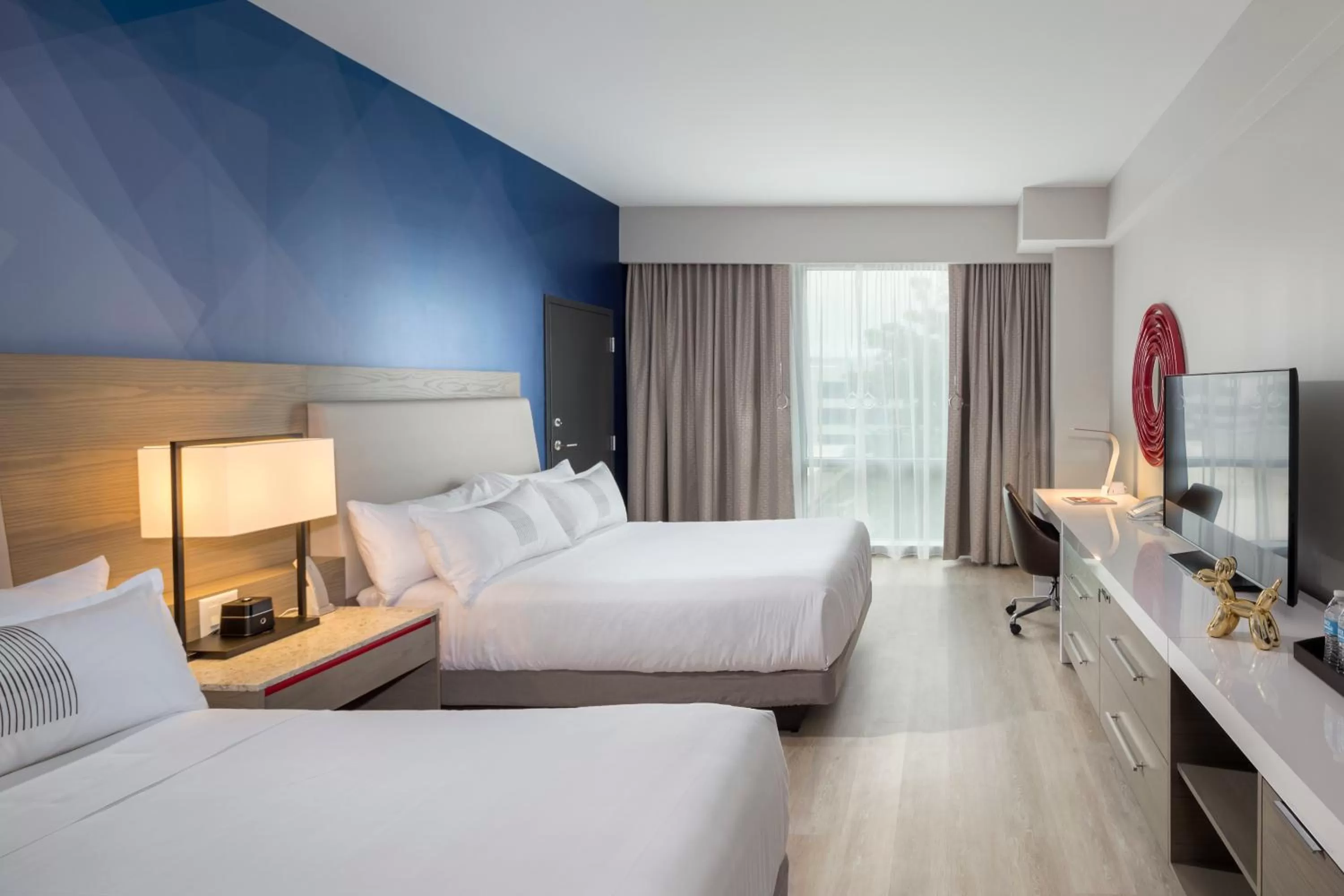 Bedroom, Bed in The Summit Hotel