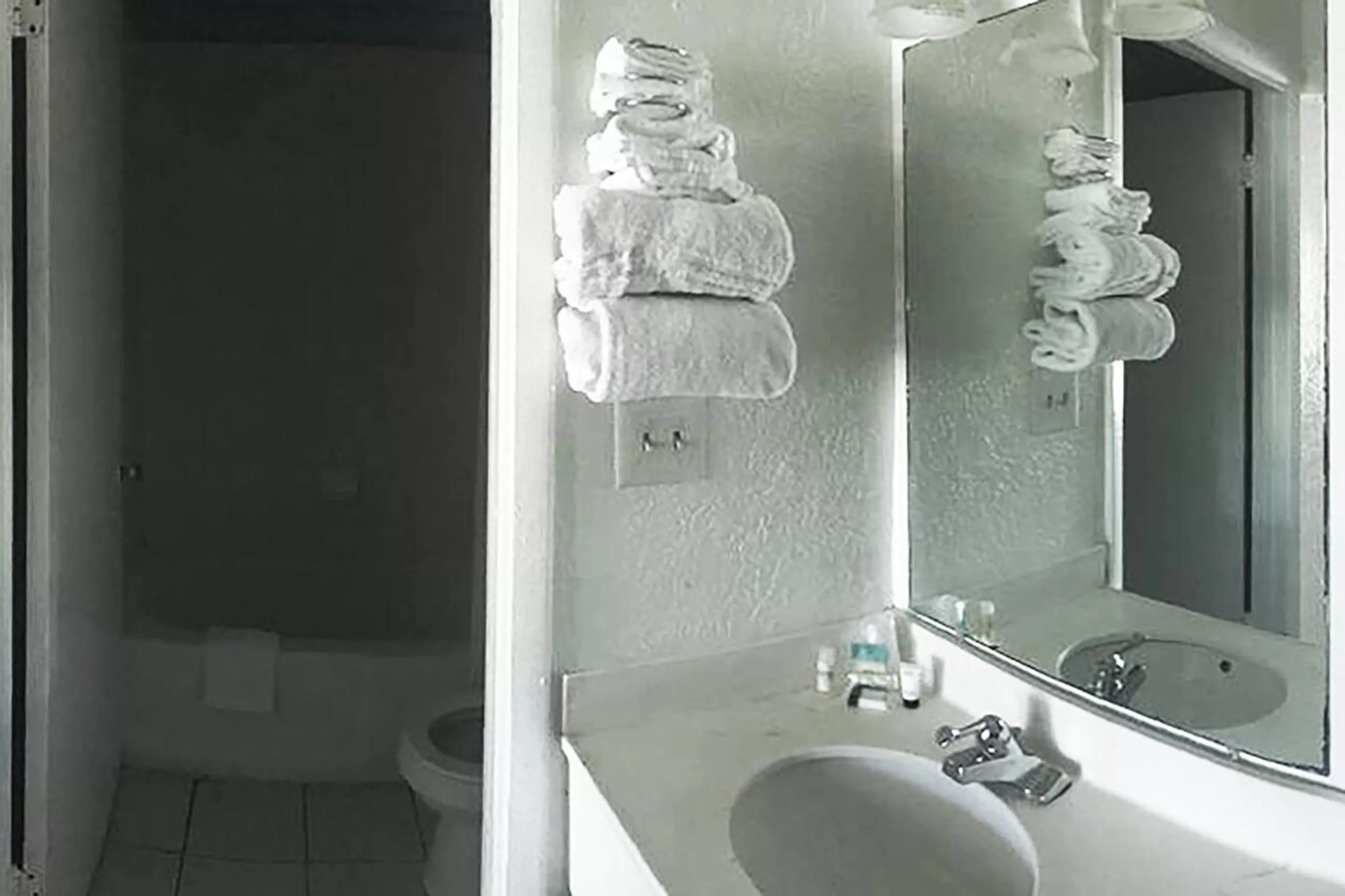 Bathroom in Micanopy Inn