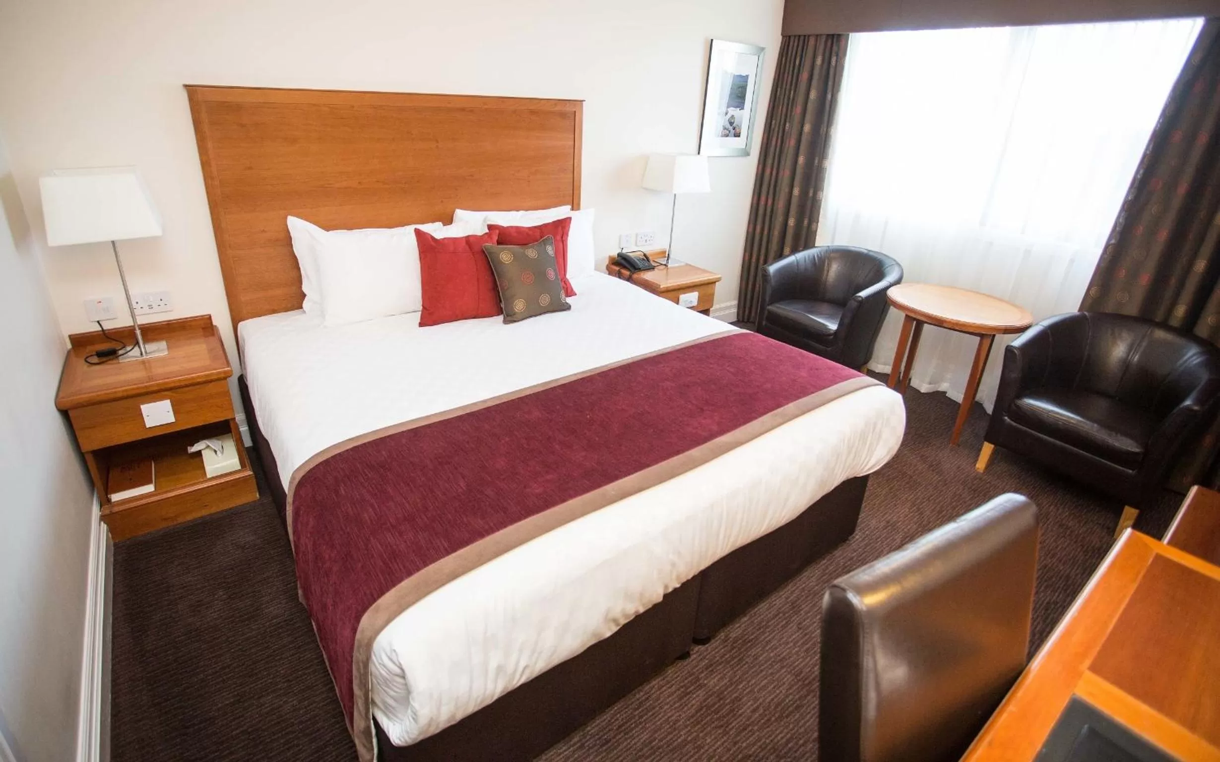 Toilet, Bed in The Aberdeen Altens Hotel