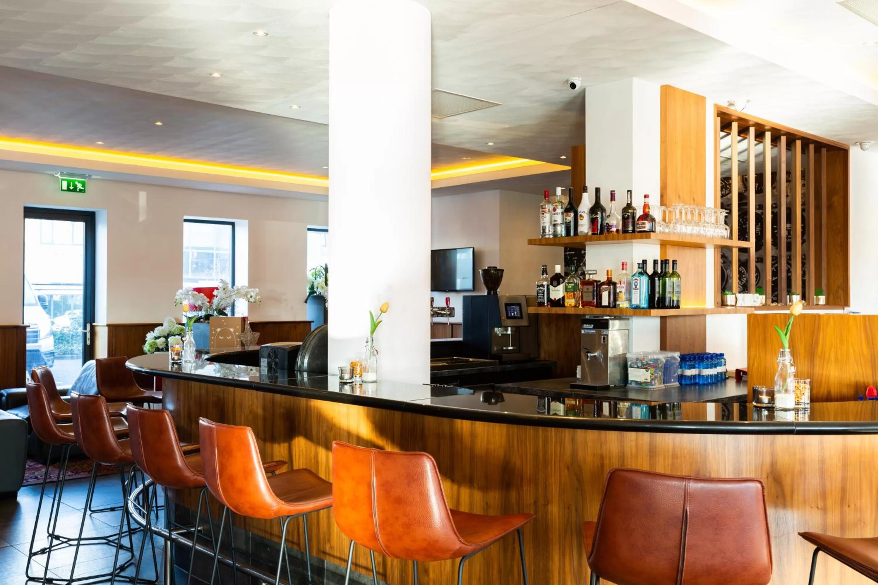 Lounge or bar in Bastion Hotel Amsterdam Airport