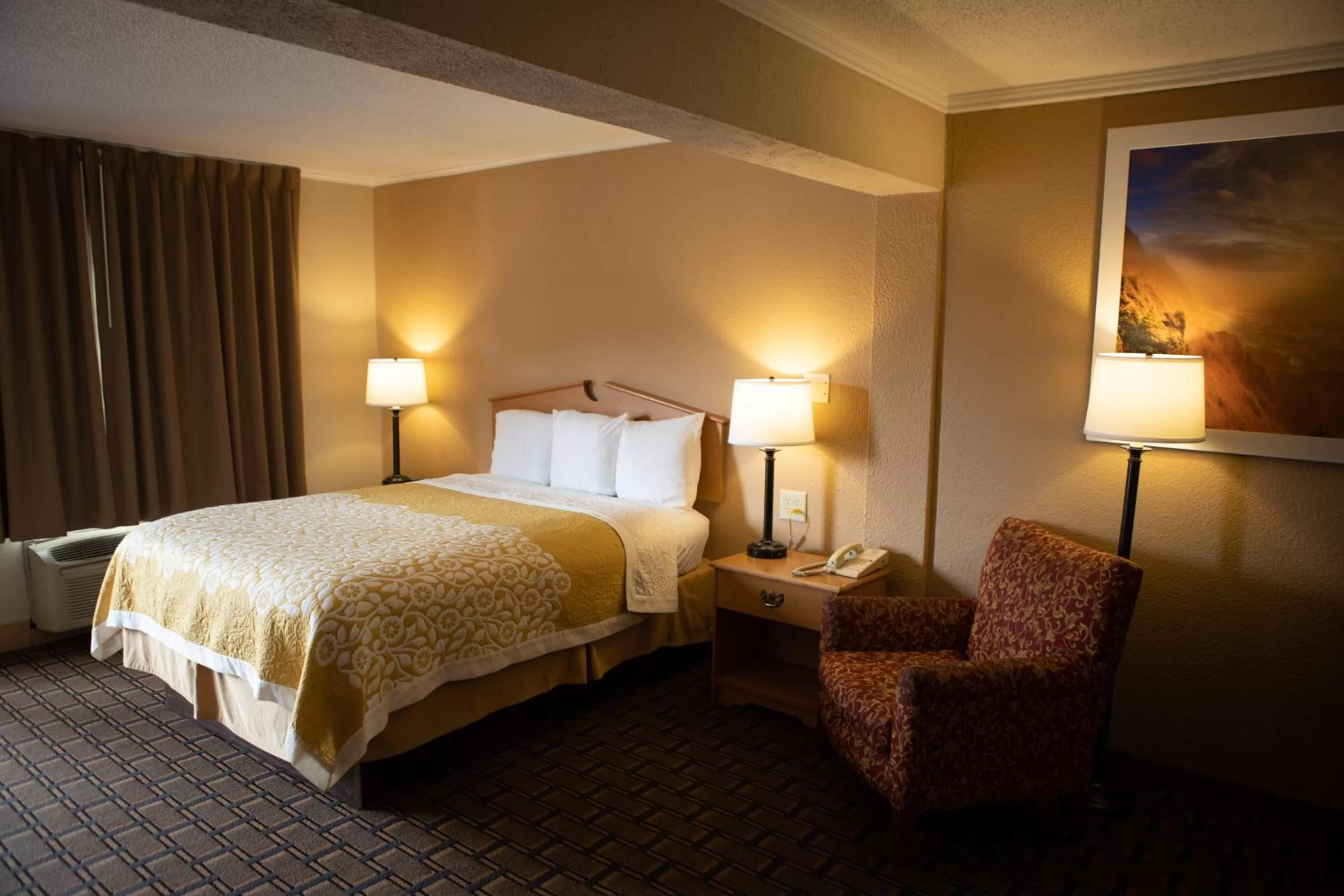 Photo of the whole room, Bed in Days Inn by Wyndham Fairmont