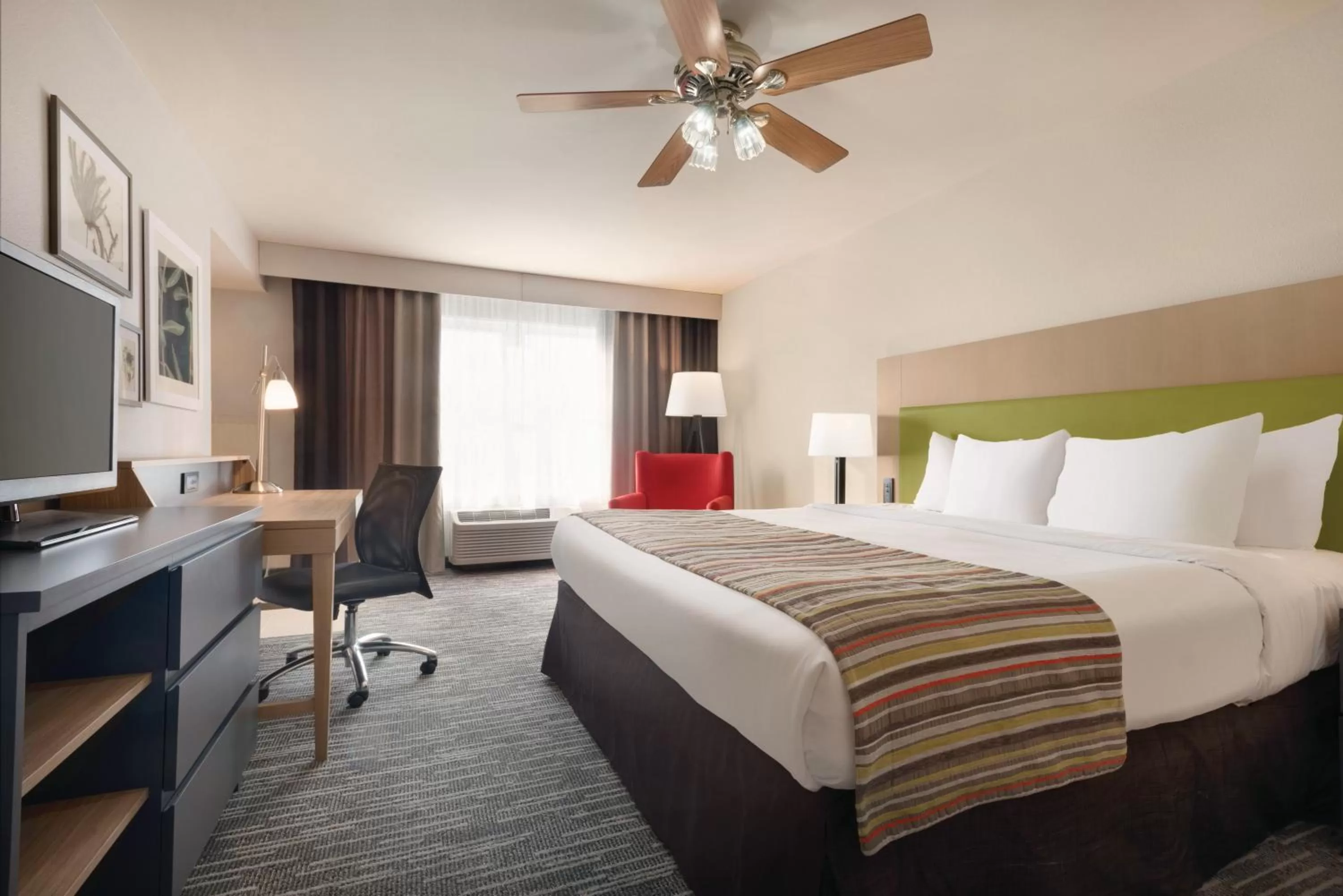 Bedroom, Bed in Country Inn & Suites by Radisson, Galena, IL