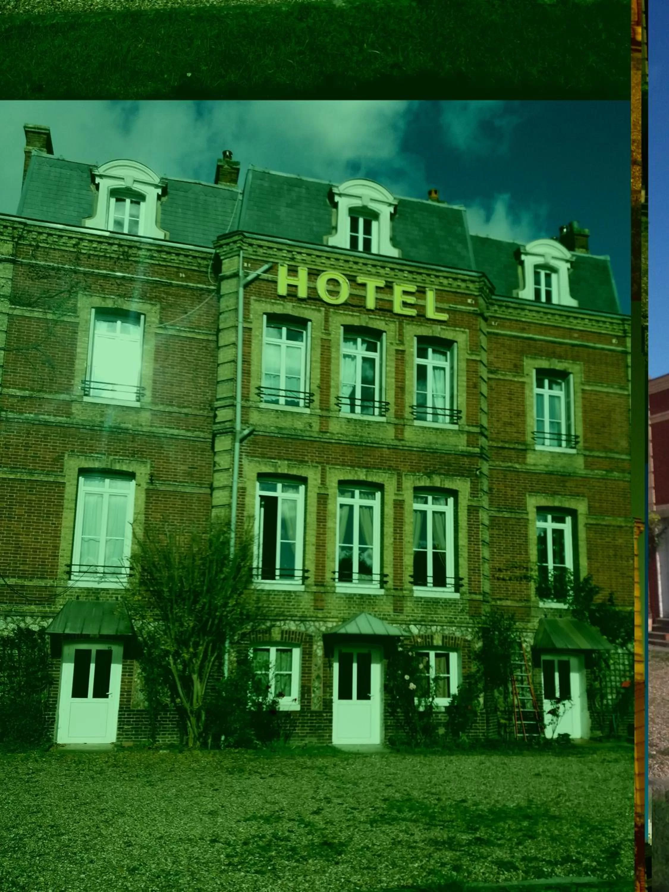 Property Building in Hotel du chateau blanc