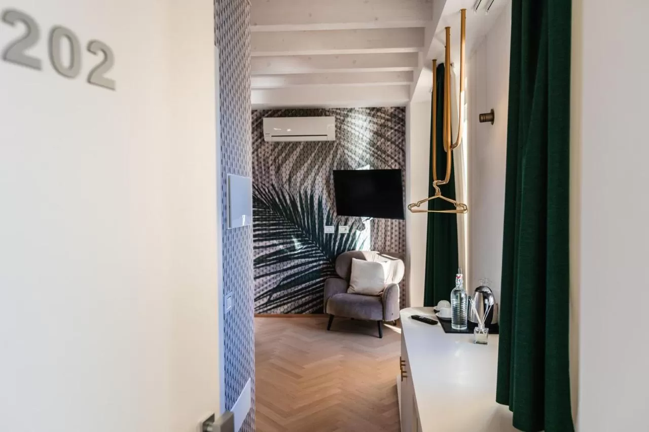 TV/Entertainment Center in LUXURY SUITES ROCOPOM - Lake Front