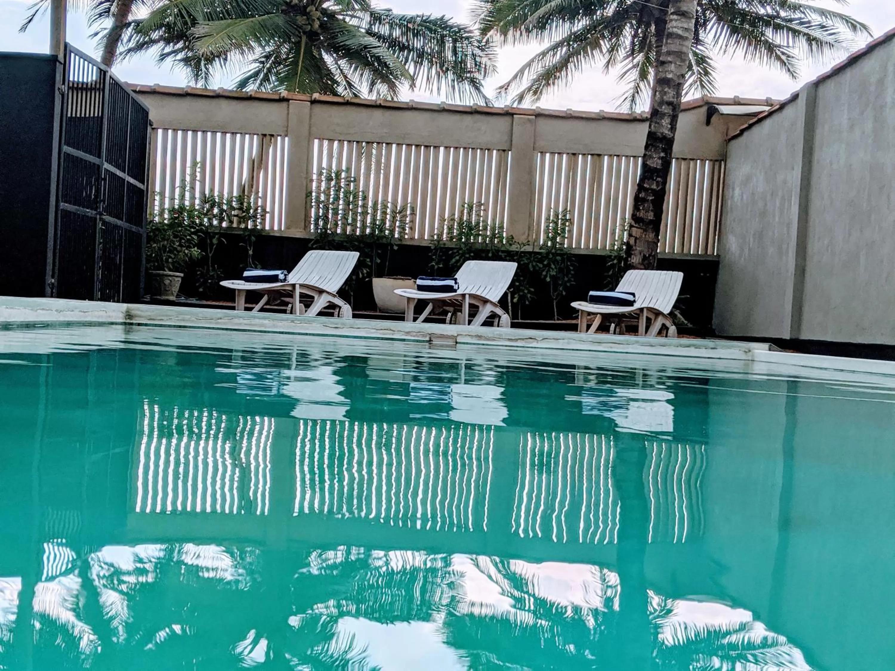 Swimming Pool in Amssler Beach Stay