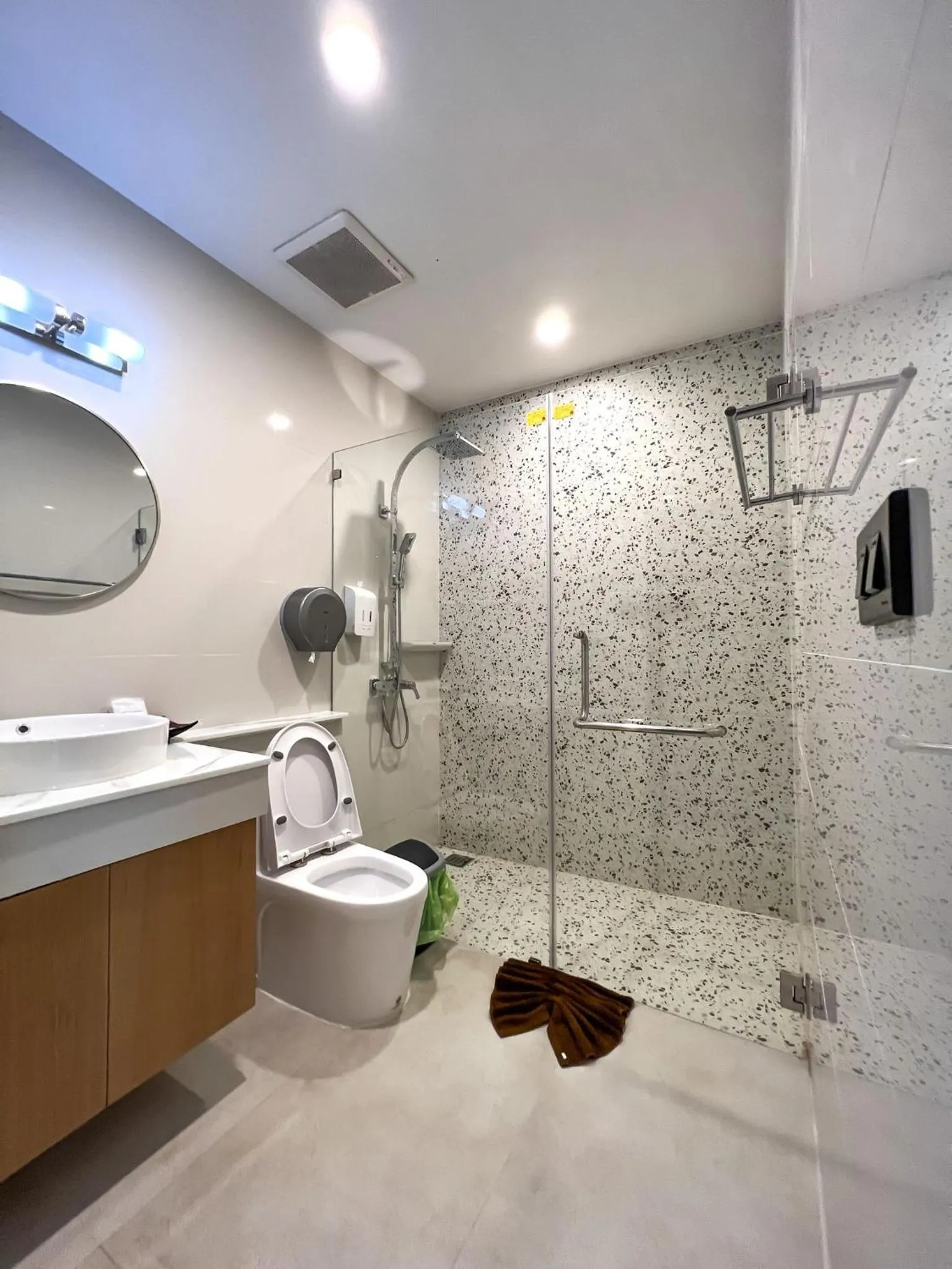Shower in Cliff Lanta Suite-Koh Lanta Krabi