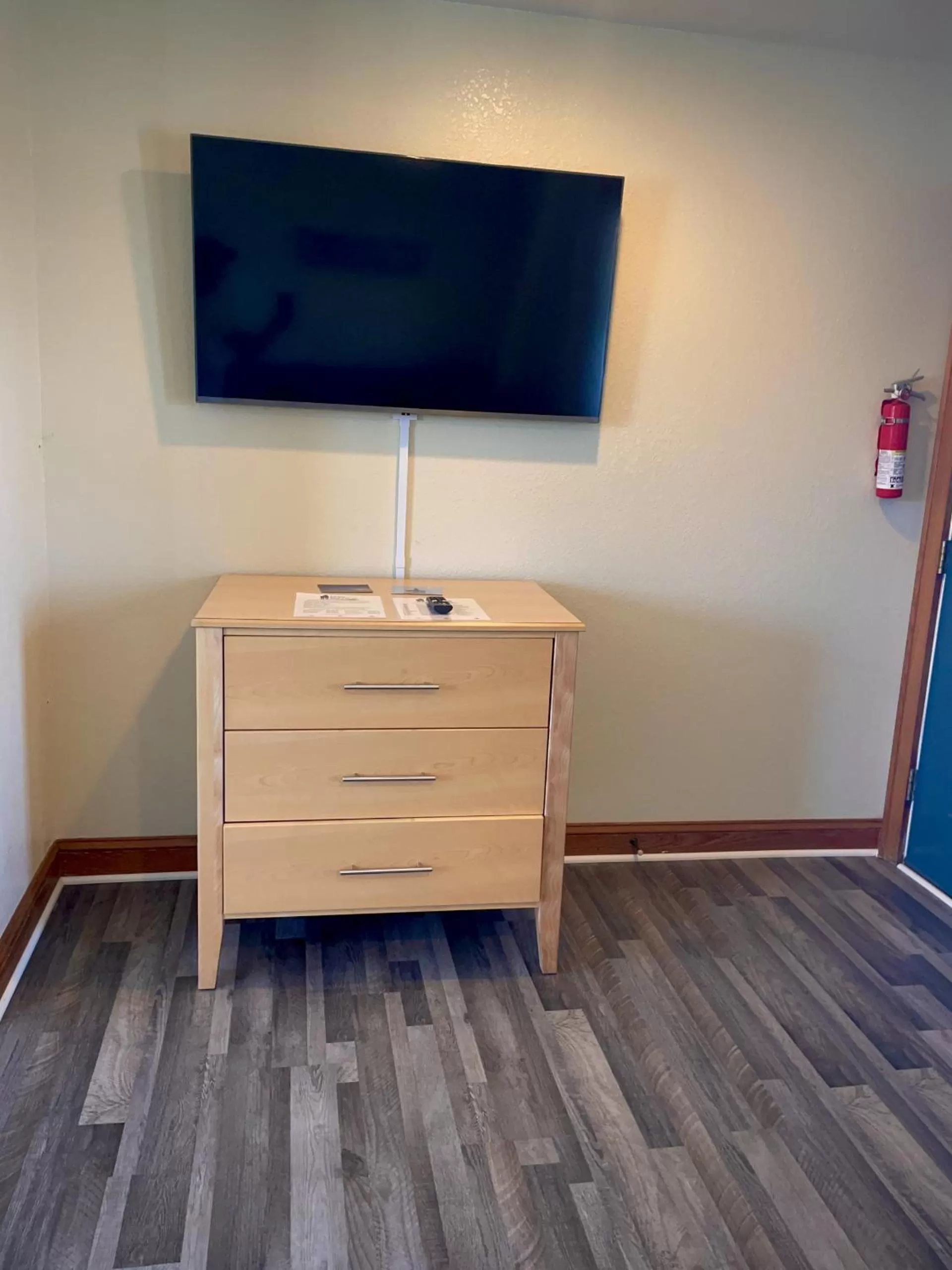 TV and multimedia in Pony Island Inn