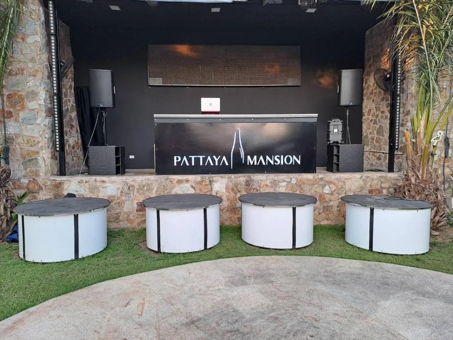 Property building in PM Lake Mabprachan Pattaya