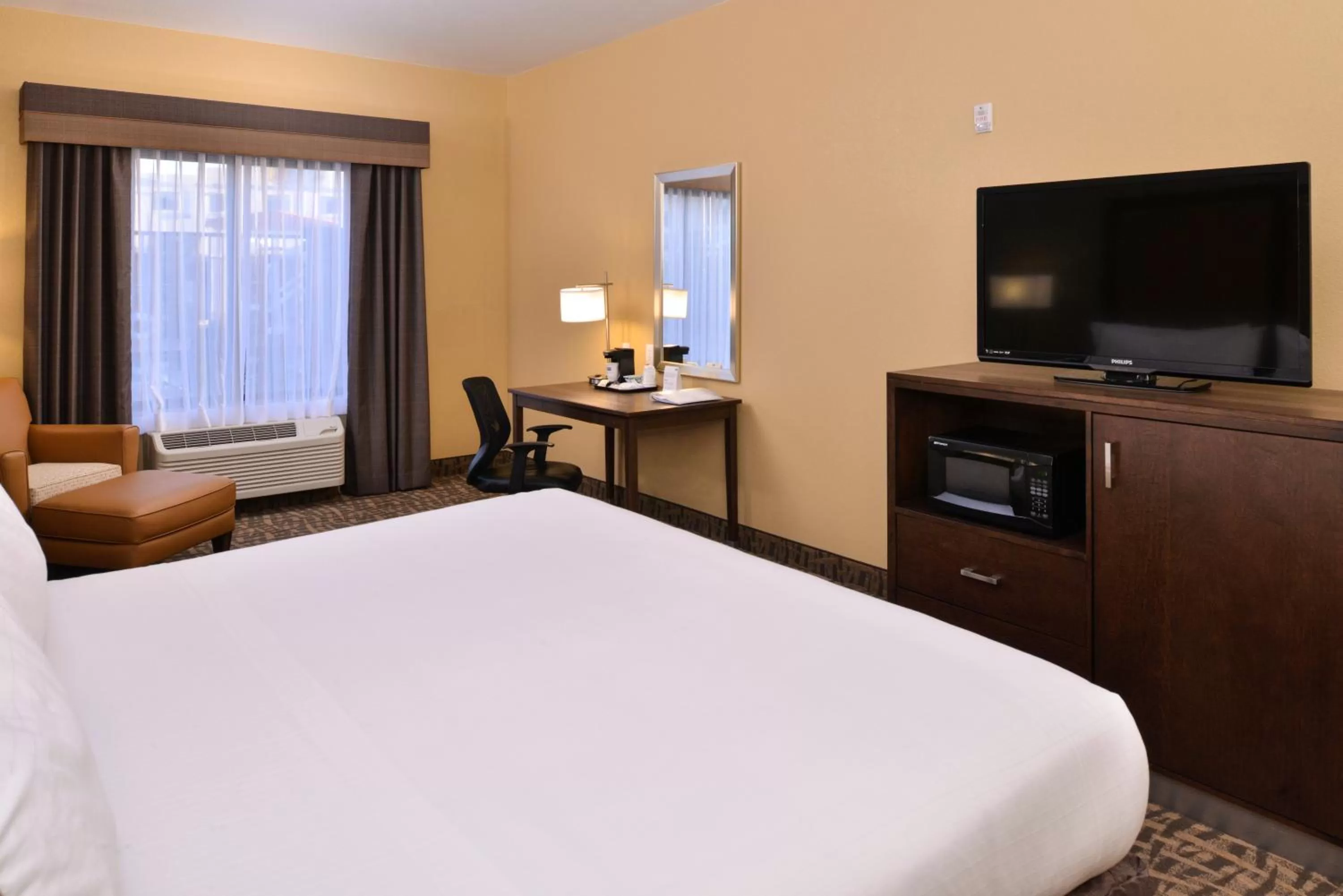 Photo of the whole room, Bed in Holiday Inn Express & Suites Page - Lake Powell Area by IHG