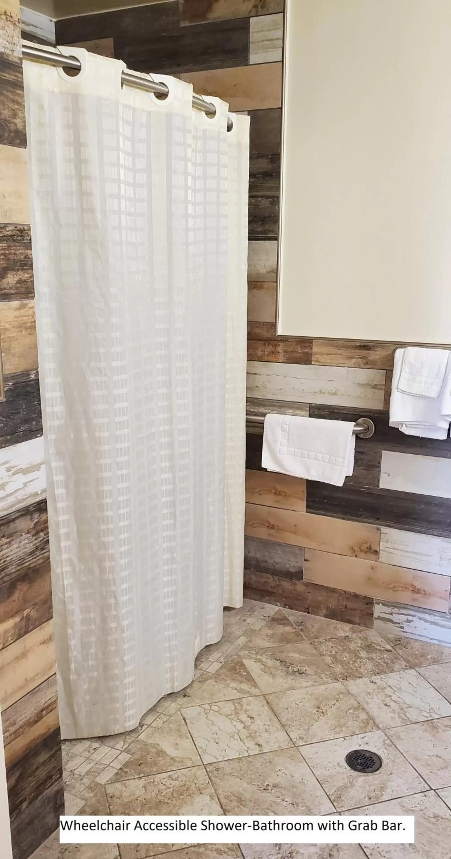 Bathroom in Anaheim National Inn