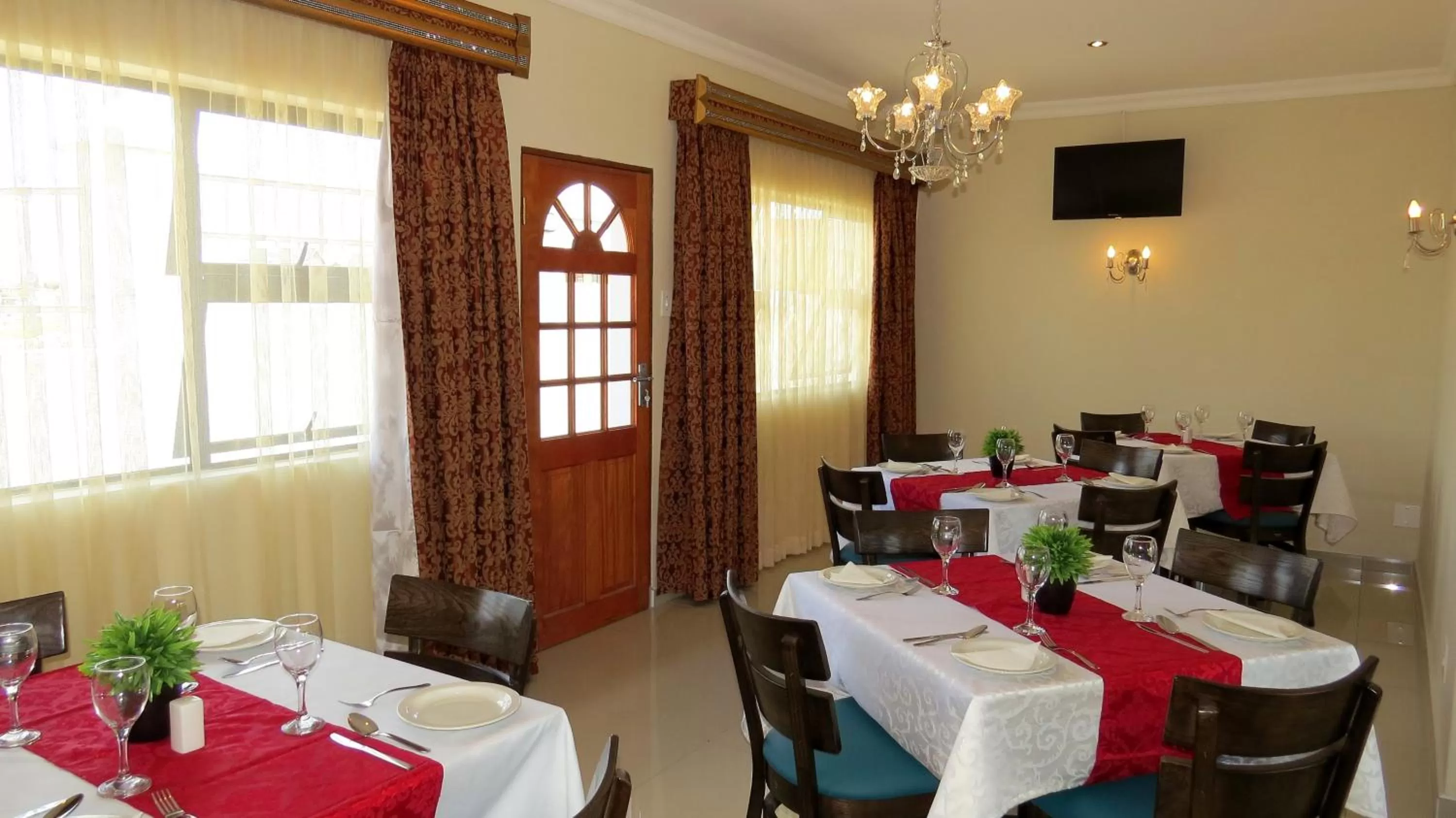 Restaurant/Places to Eat in Tribute Guest House Matala