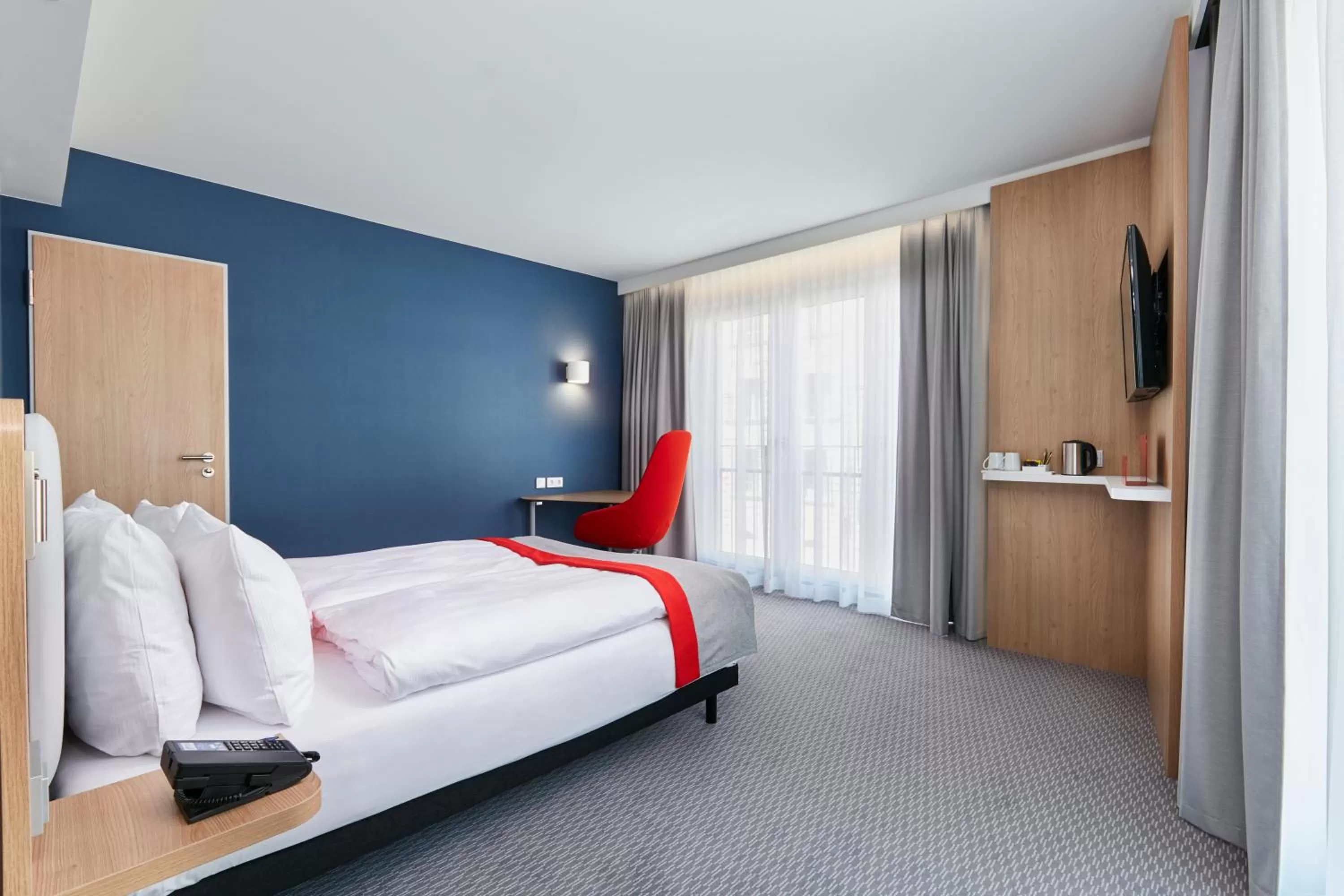 Photo of the whole room, Bed in Holiday Inn Express - Berlin - Alexanderplatz by IHG