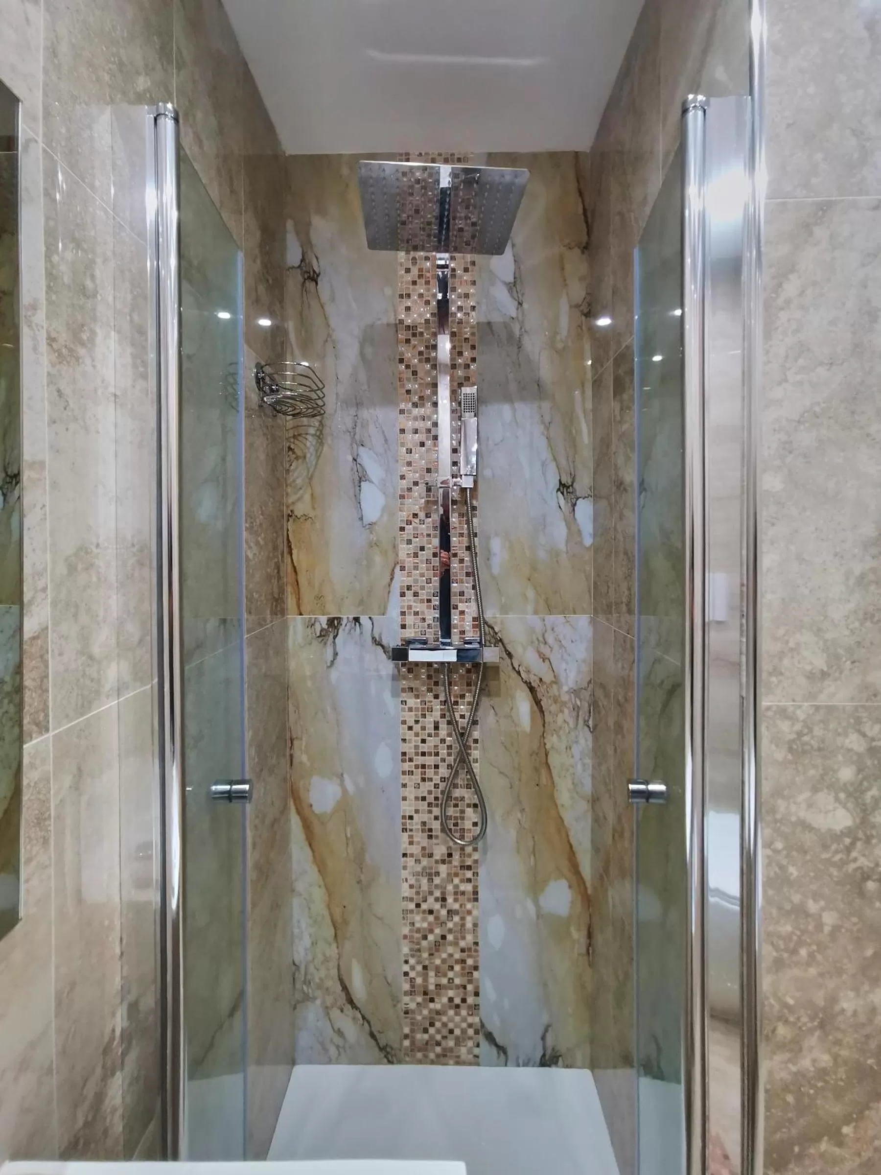 Shower, Bathroom in Kalinifta - Jacuzzi & Suites SIT