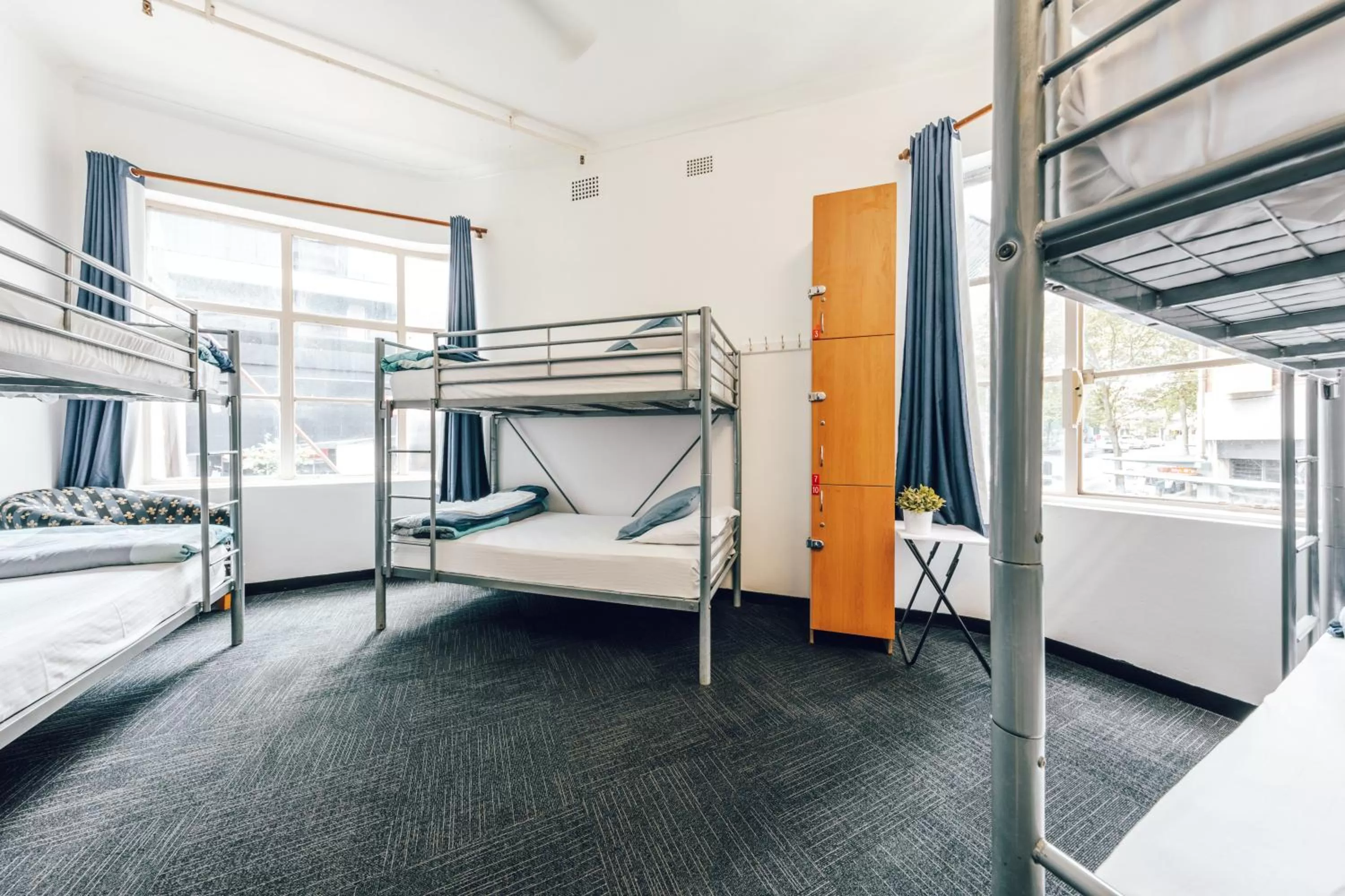bunk bed, Bed in Maze Backpackers - Sydney