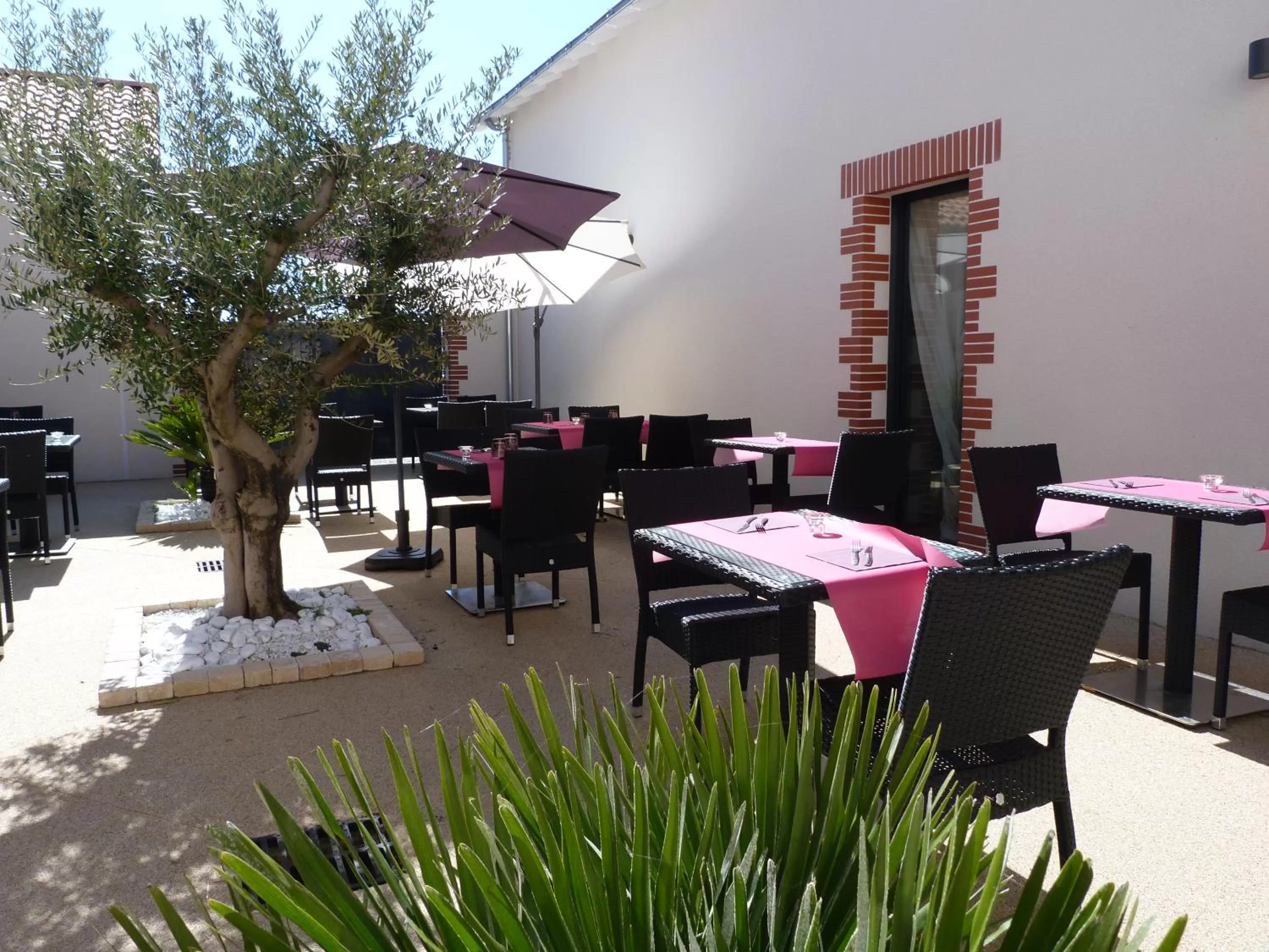 Restaurant/Places to Eat in Logis La Bourrine