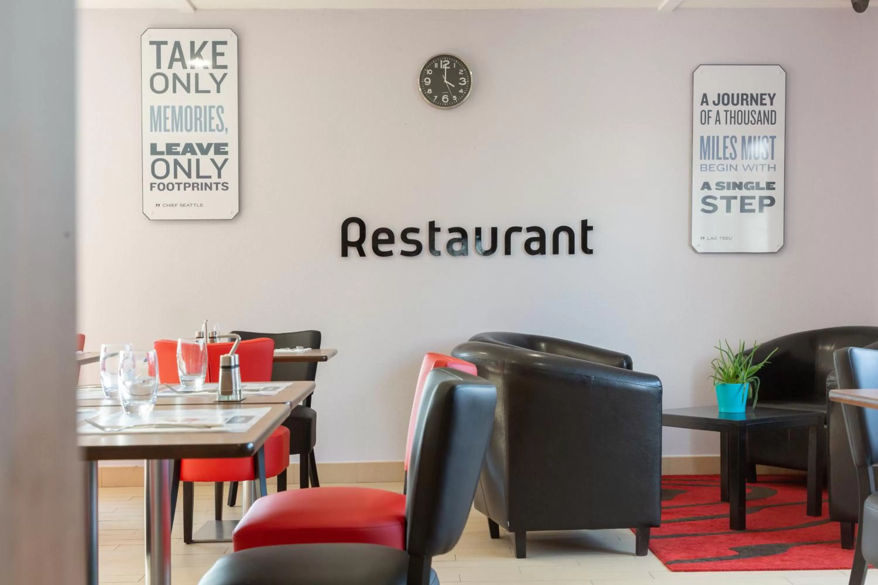 Restaurant/places to eat in KYRIAD Issoudun