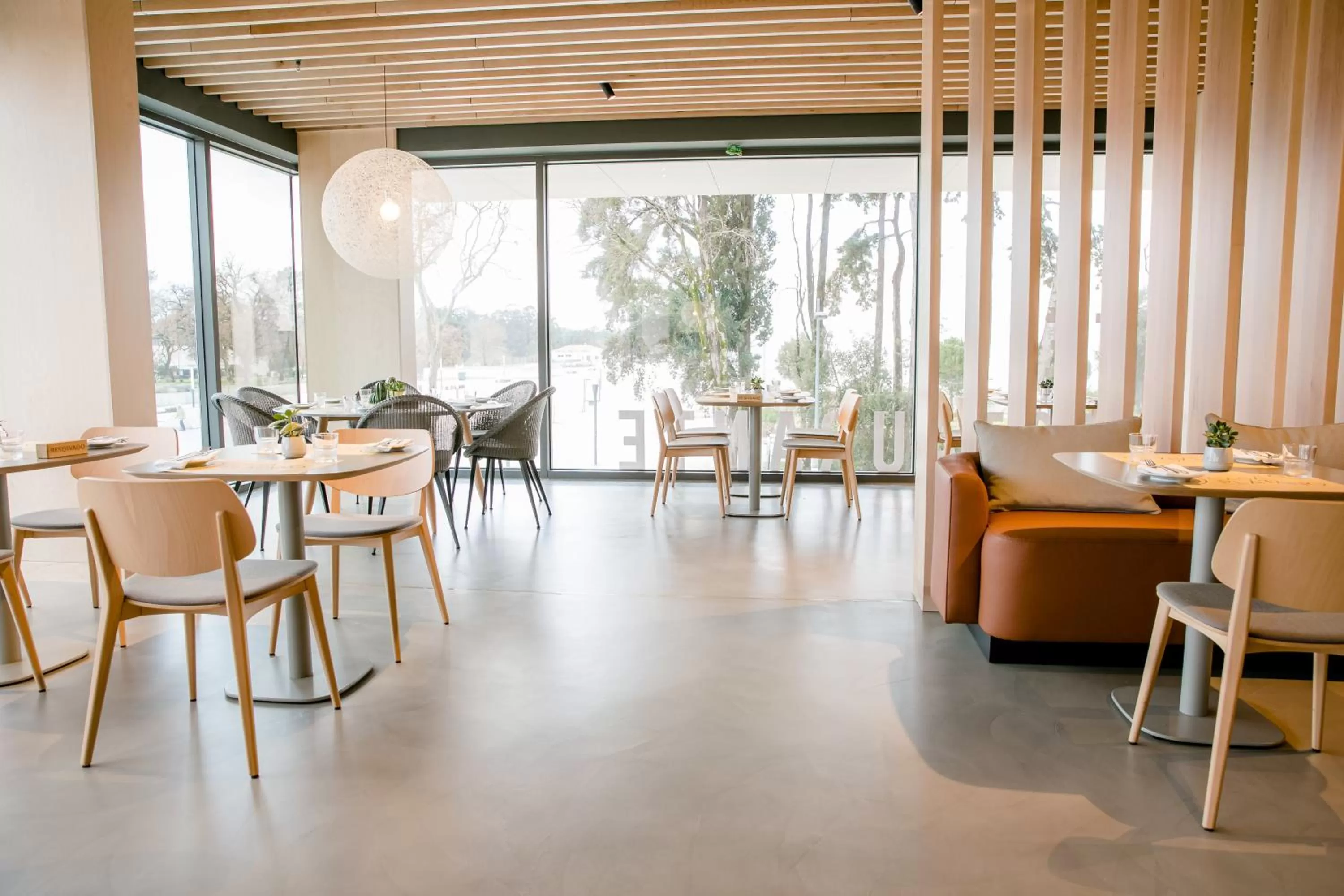 Restaurant/places to eat in Mercure Fátima