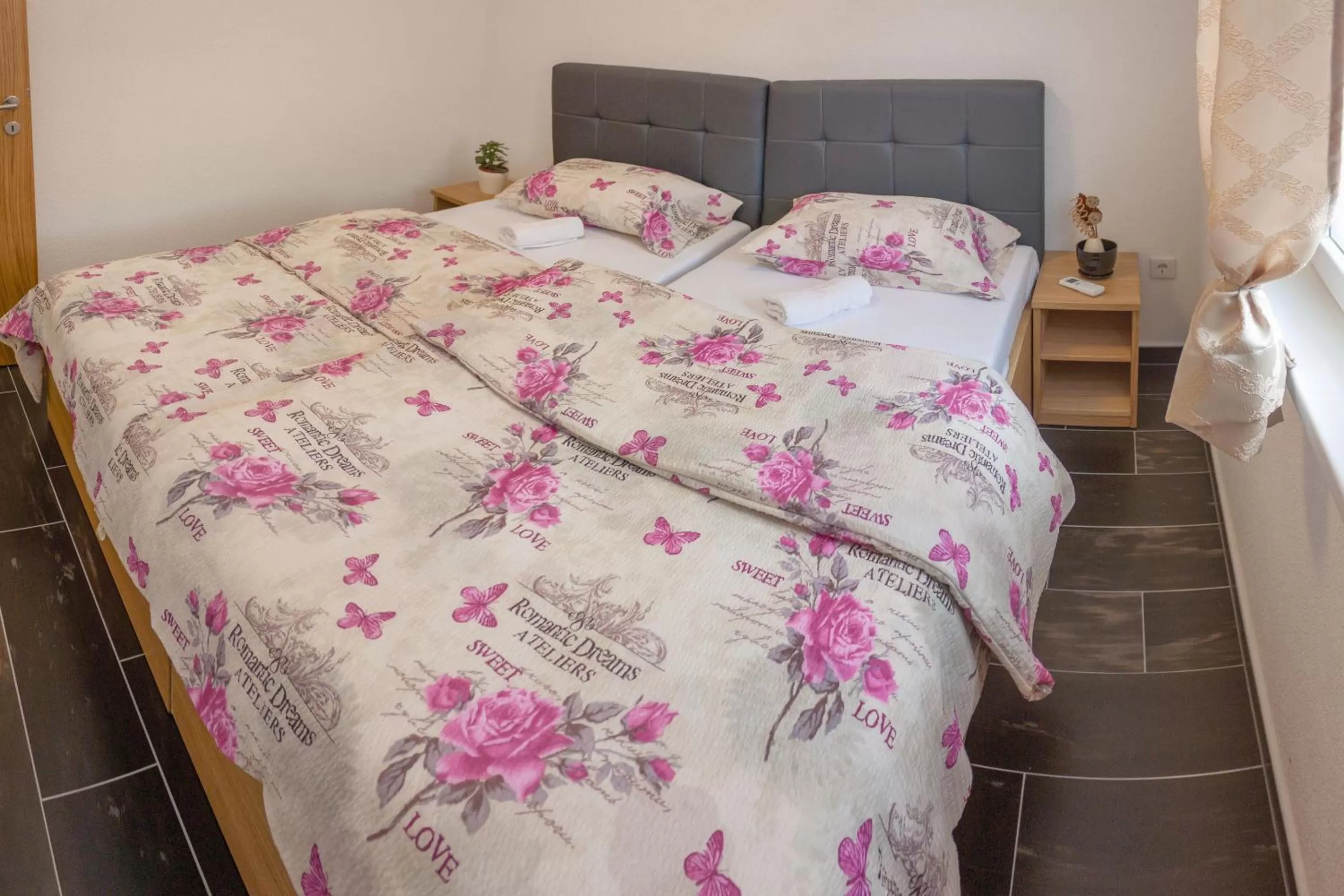 Bedroom, Bed in Villa Maja